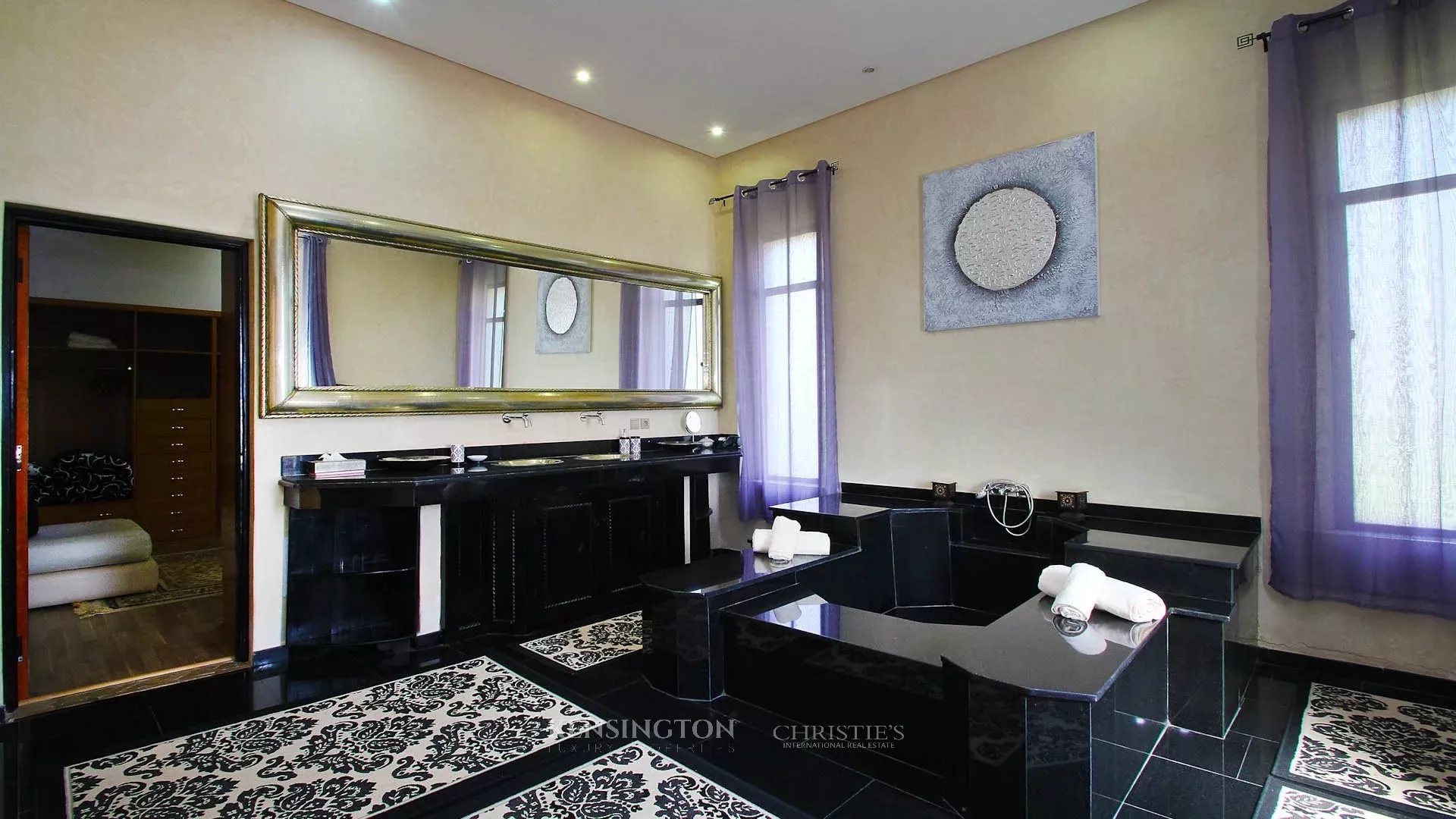 6 Bedroom Villa/Townhouse's Image 38