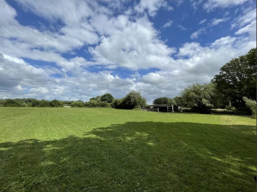Ensemble immobilier sur 3 ha . Parc Naturel Régional du Perche. 1h40 de Paris