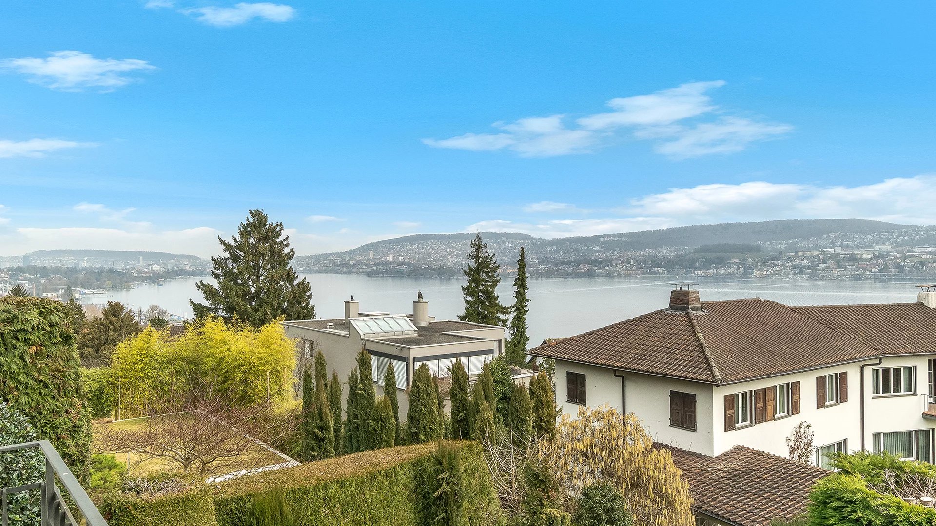 Charming villa with a stunning lake view