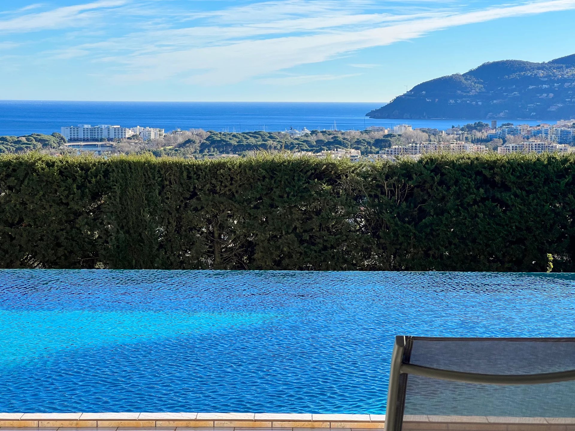 Villa avec piscine et vue mer panoramique à Mandelieu-la-Napoule