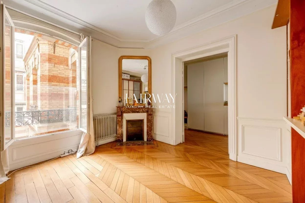 Appartement familial traversant de 114m² avec balcon et 3 chambres au cœur des Batignolles – Paris 17ᵉ