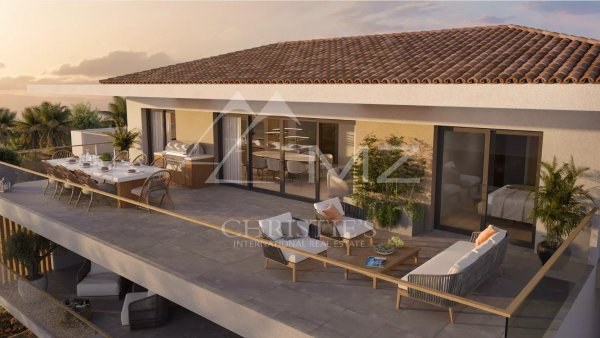 **Exceptional Opportunity: Rooftop Villa Near the Downtown Area of Cannes** — photo 2