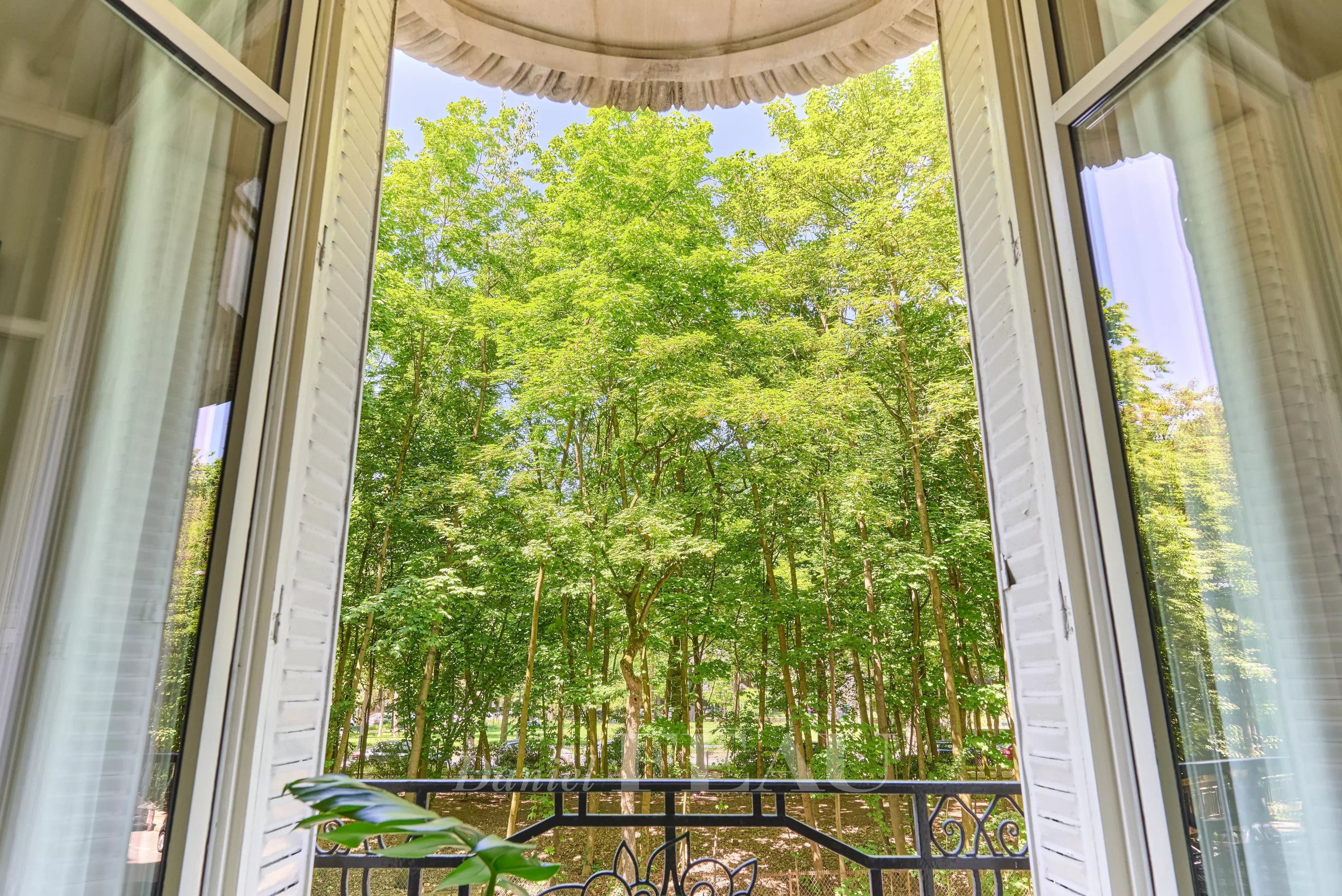 Sale Apartment Paris 16th