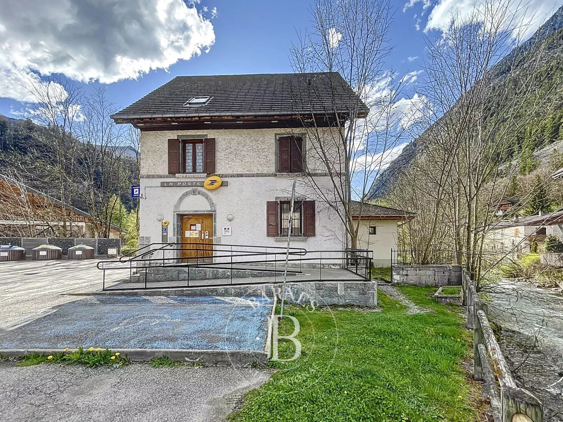 Photo of Property Complex in the Heart of Abondance