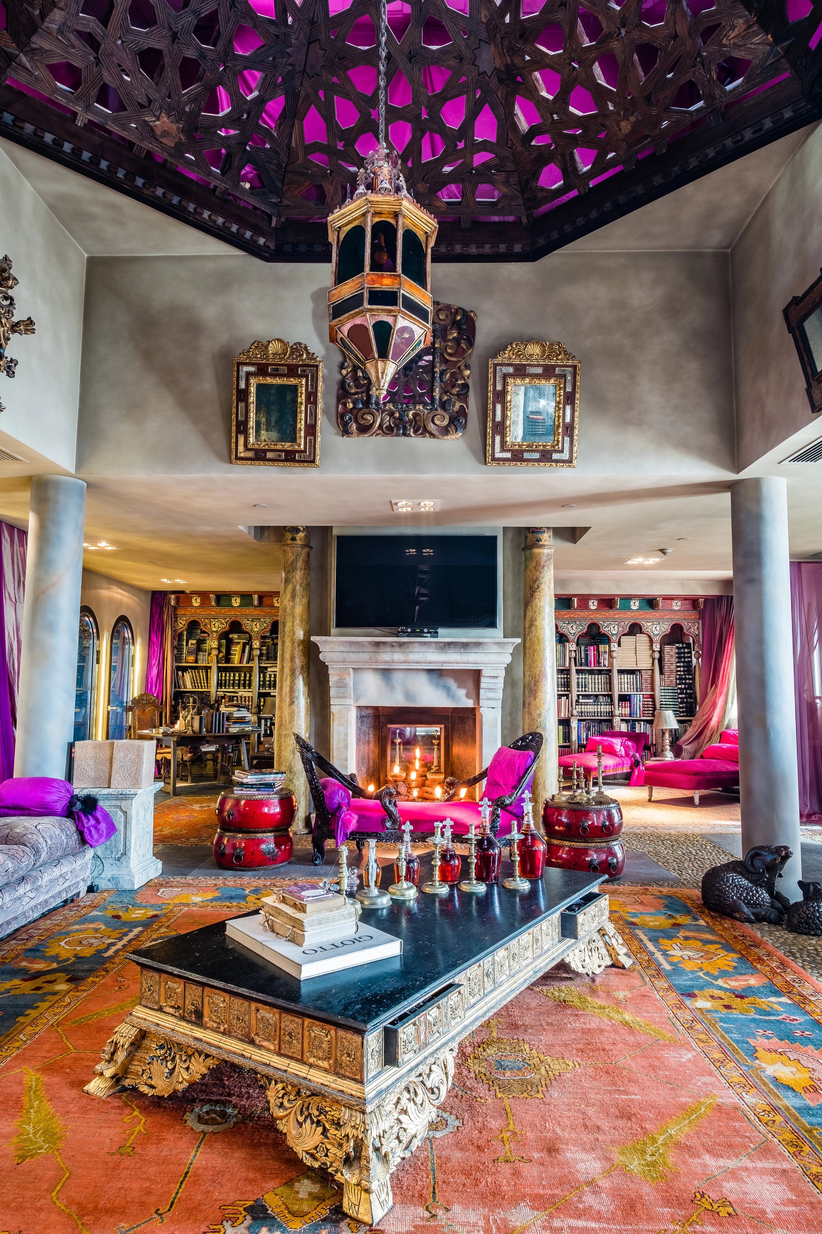 Salon Hauteur sous plafond Cheminée