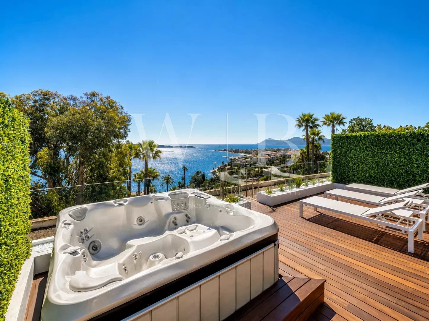 Agence immobilière de WILLIAM BOUZAT REAL ESTATE – Cannes French Riviera