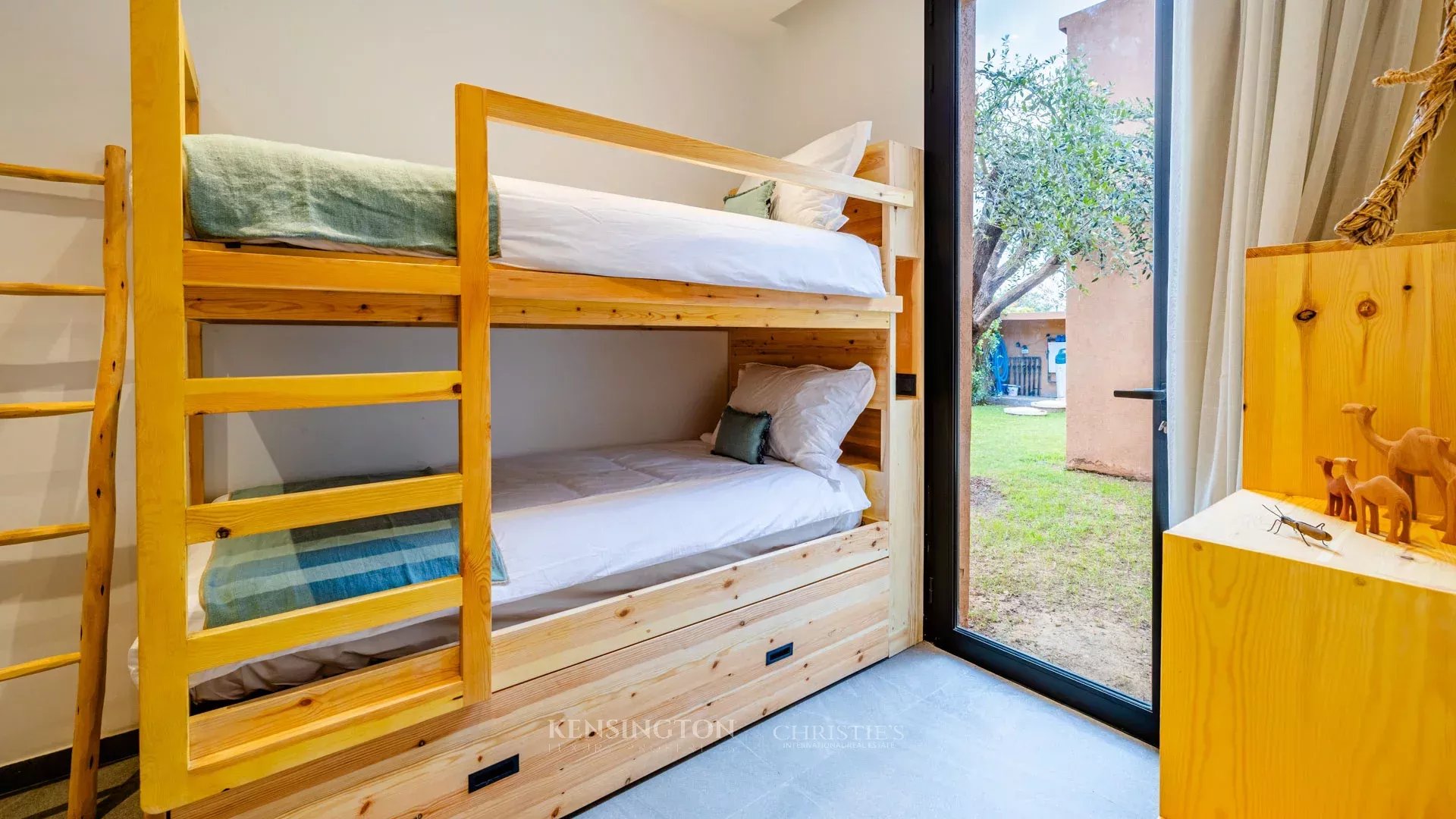 4 Bedroom Villa/Townhouse's Image 17