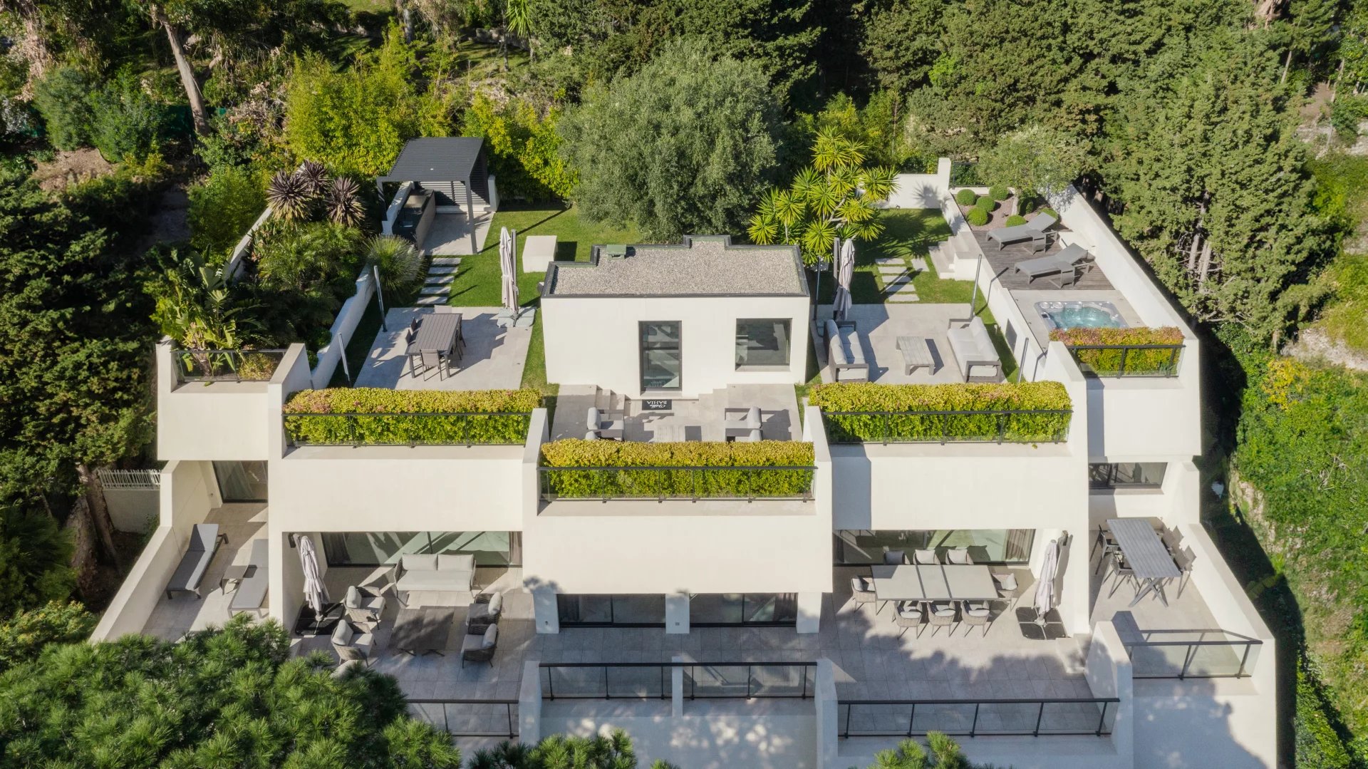 Qlistings - 4 Bedrooms - Apartment - Alpes-Maritimes - For Sale - 8333 Property Image