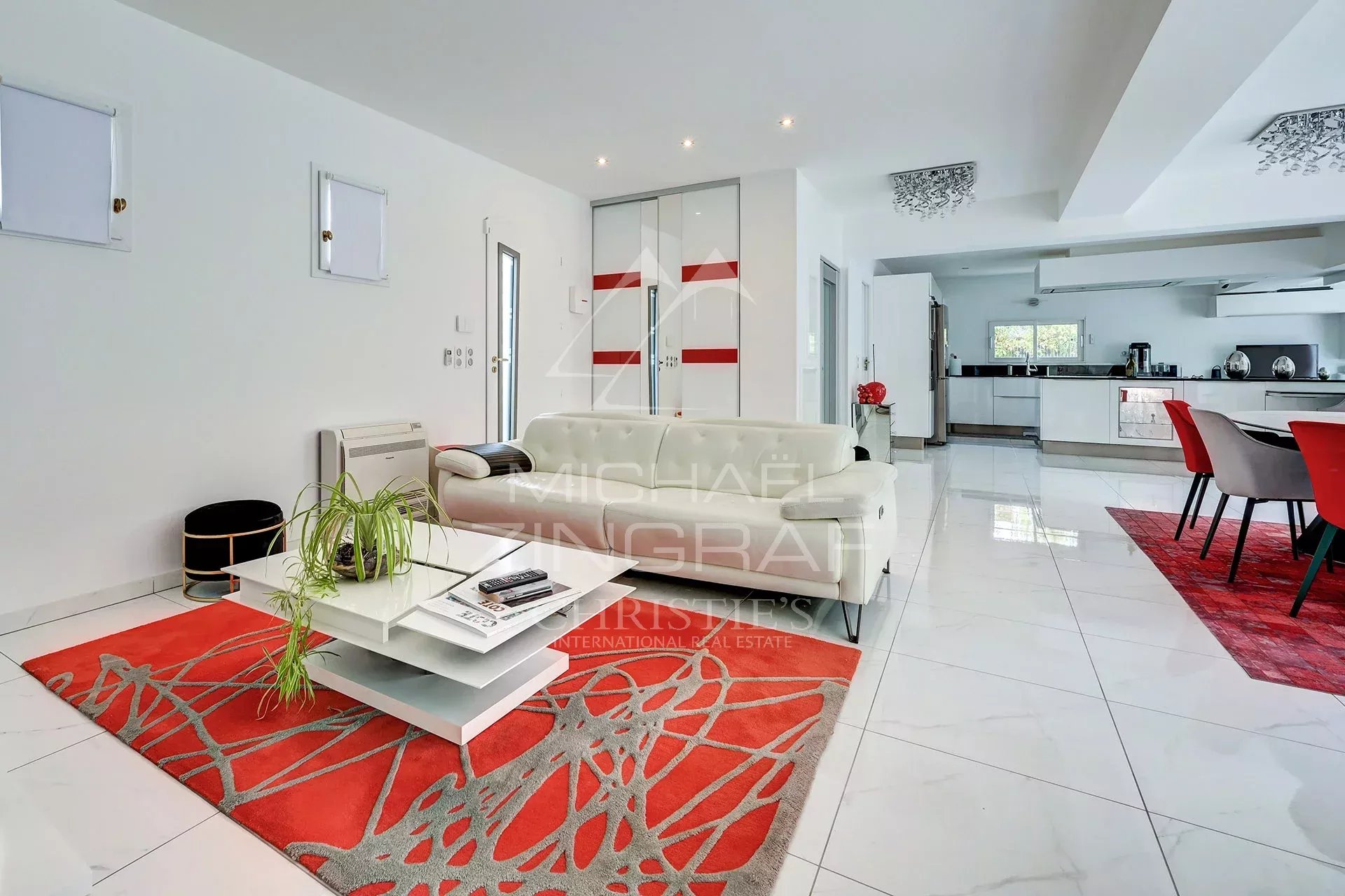 4 Bedroom Villa/Townhouse's Image 3
