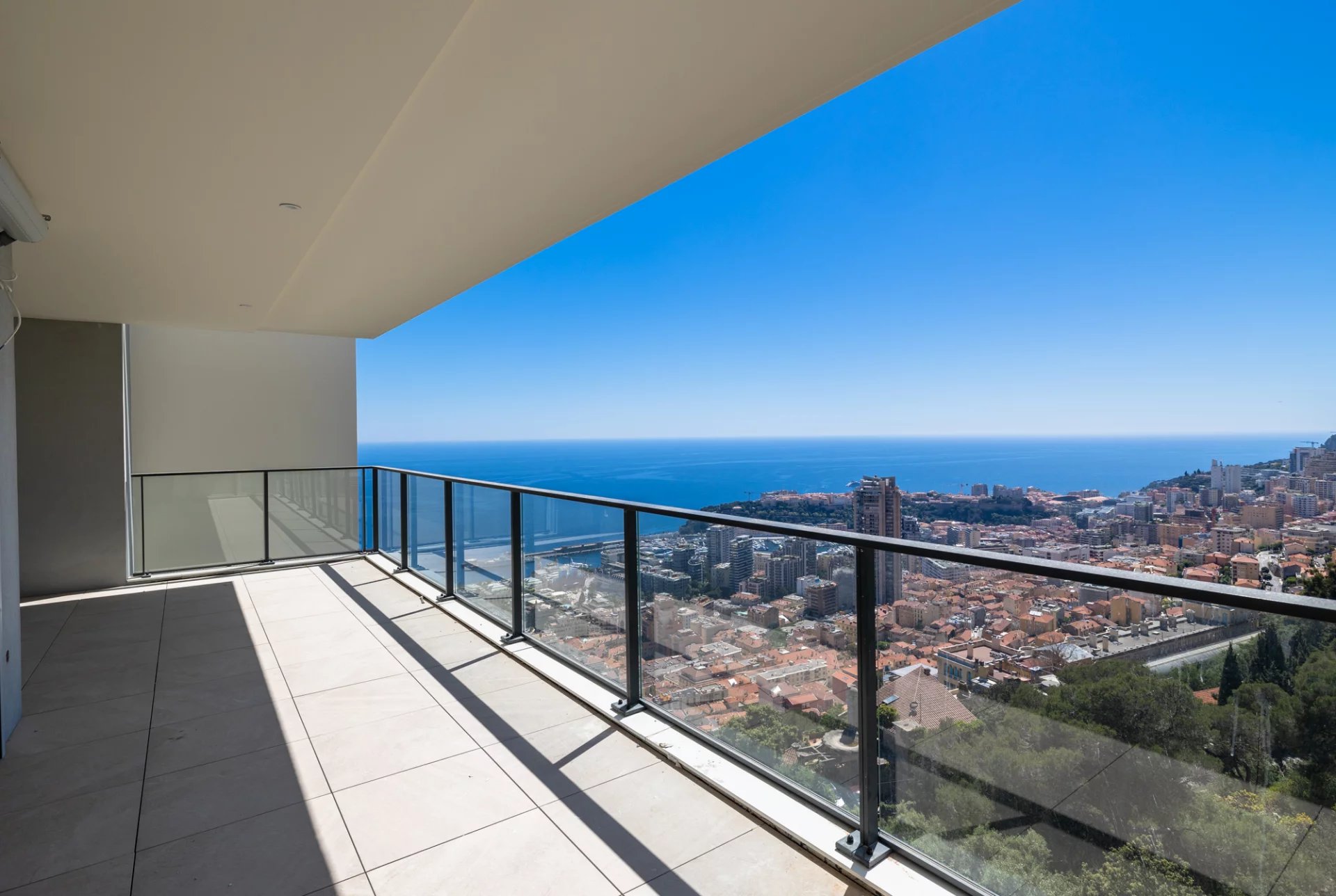 EXCEPTIONAL APARTMENT ON THE DOORSTEP OF MONACO