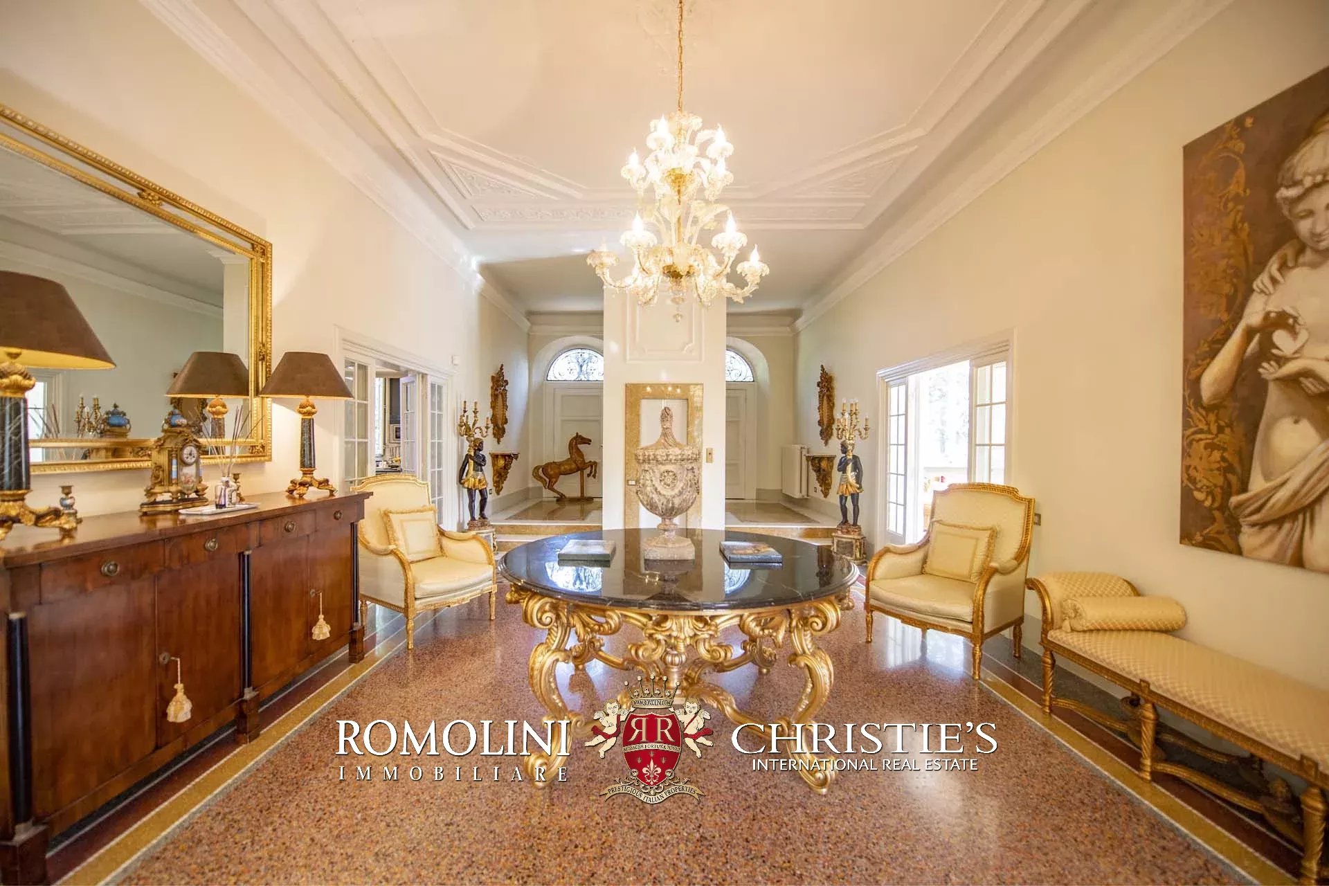8 Bedroom Villa/Townhouse's Image 14