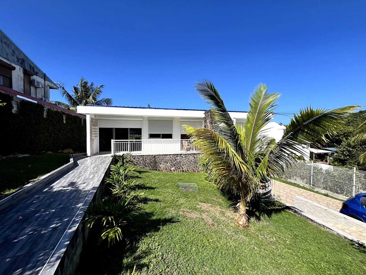 À louer haut de villa T4 meublée Le Gosier - 1250 hors charges