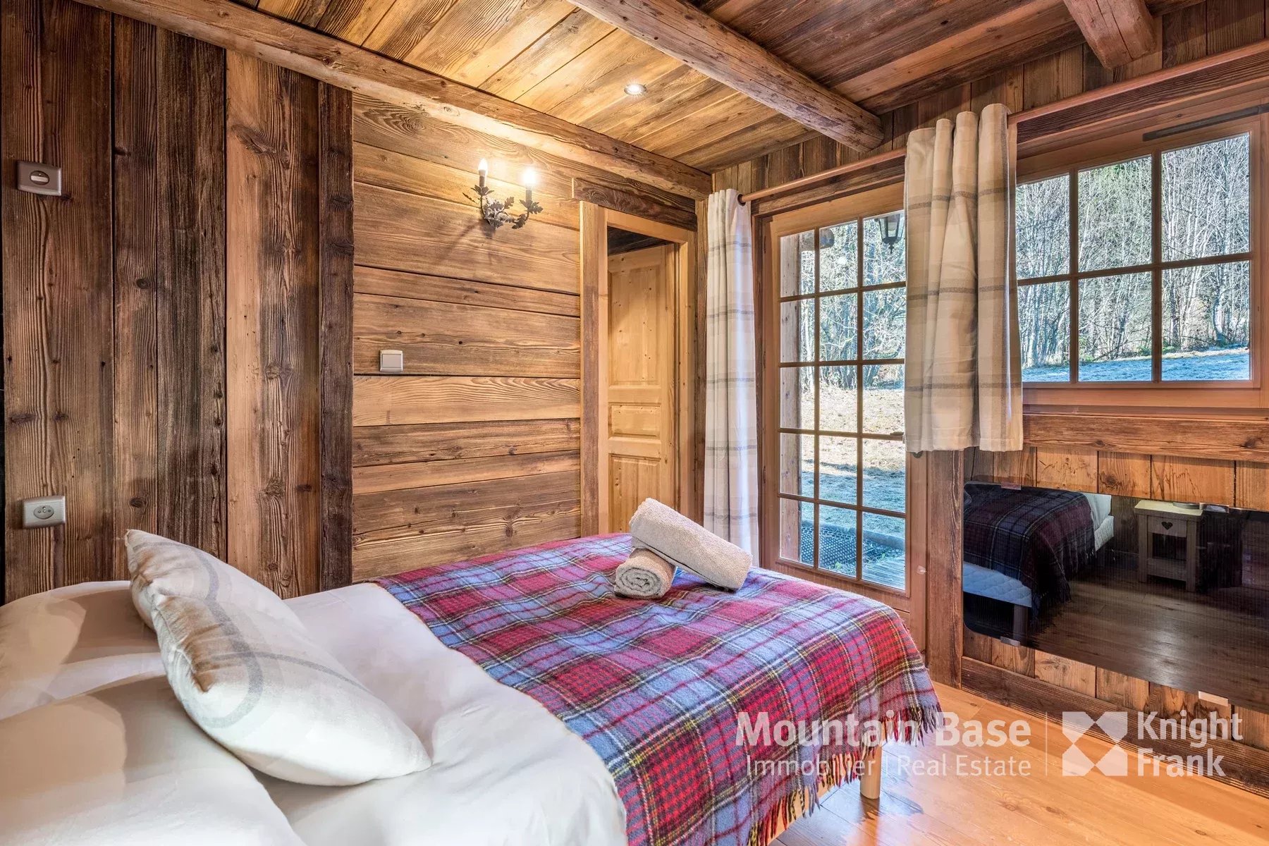 Photo of Newly renovated 4-bedroom chalet located next to the woods in the Bois Rond area of Taconnaz.