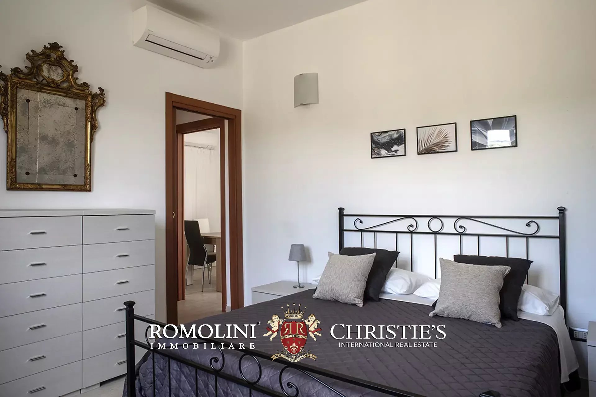 2 Bedroom Vineyard's Image 20
