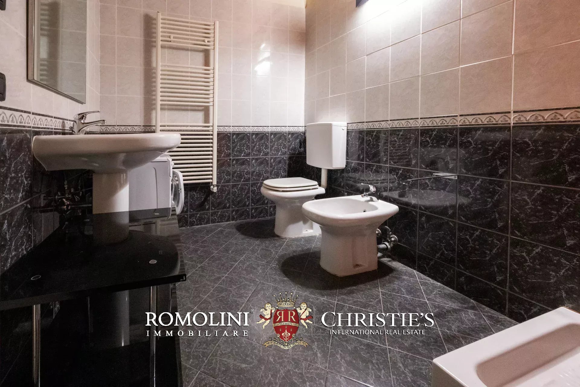 COZY 60-SQM PENTHOUSE FOR SALE IN THE HISTORICAL CENTER OF AREZZO