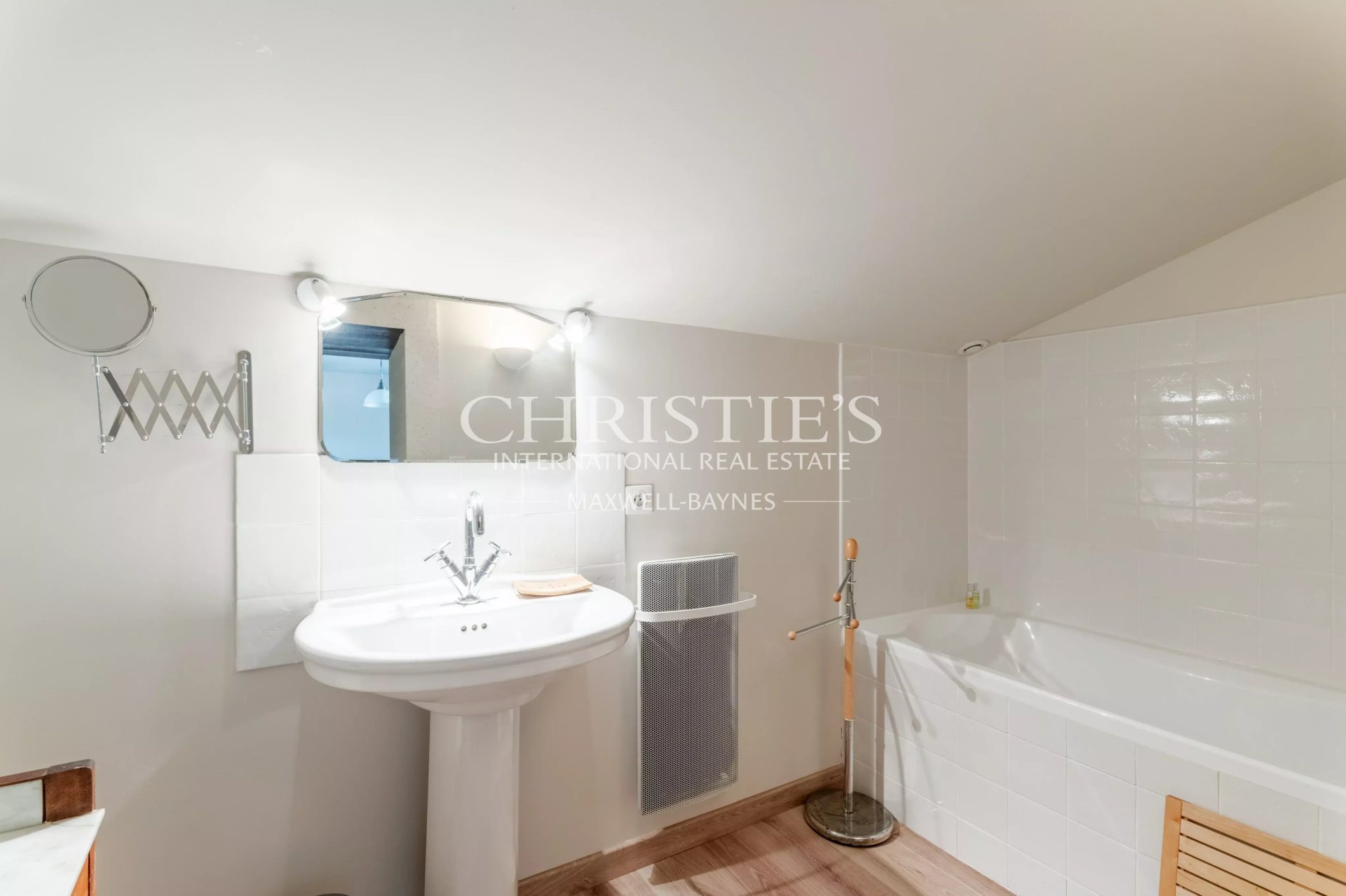 13 Bedroom Villa/Townhouse's Image 17