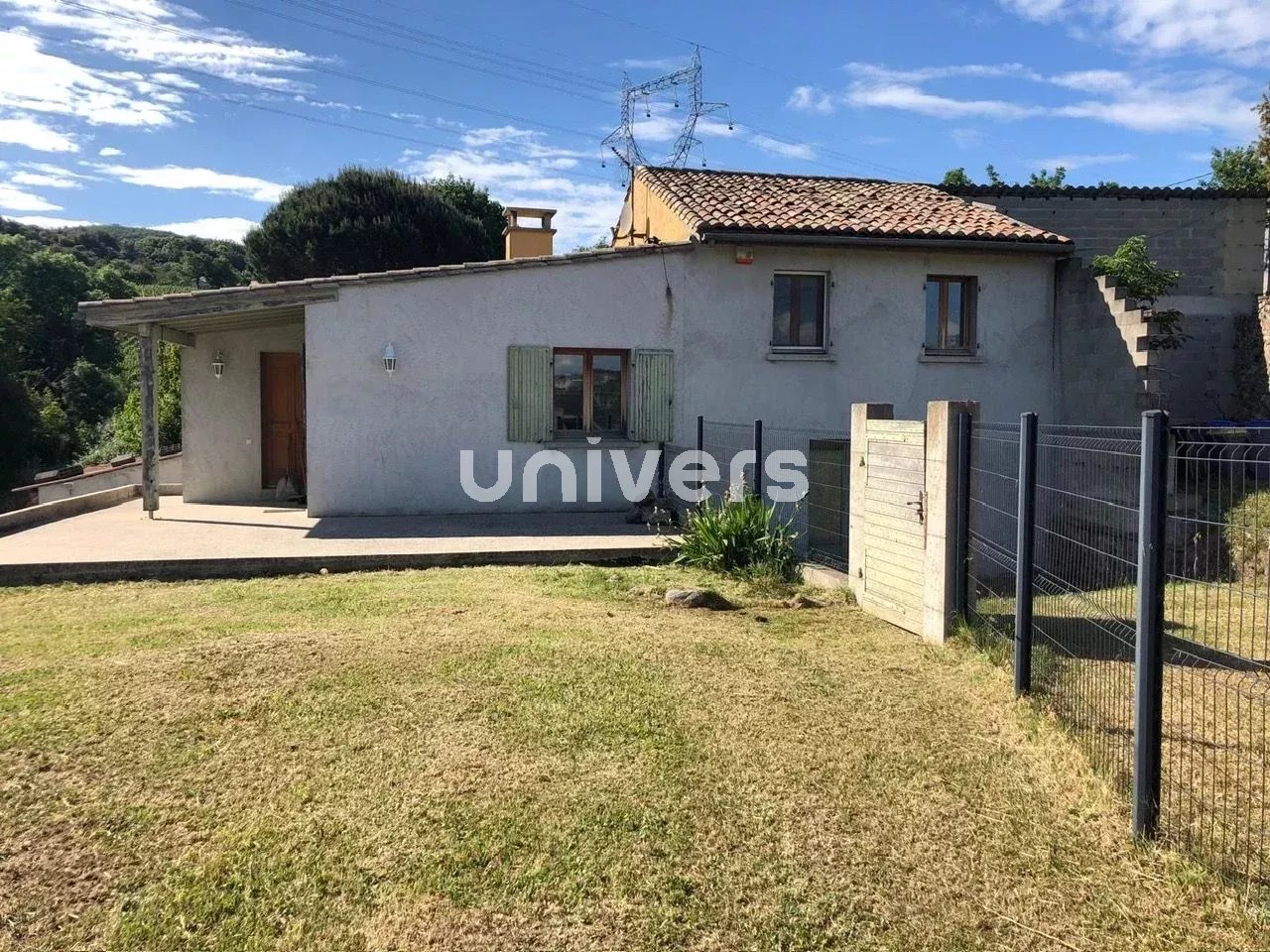 MAISON 140M2 AVEC DEPENDANCES ET TERRAIN