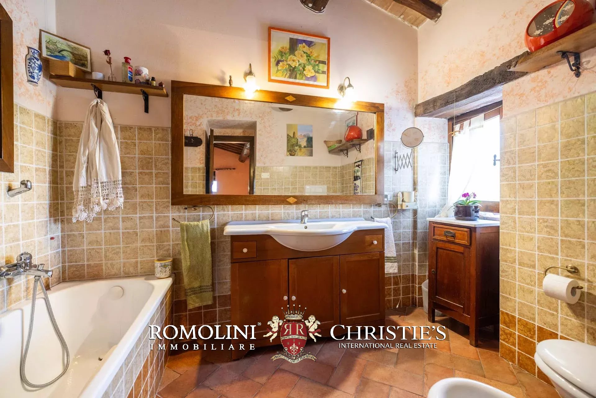6 Bedroom Villa/Townhouse's Image 39