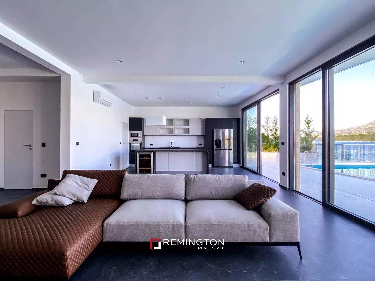 6 Bedroom Villa/Townhouse's Image 6