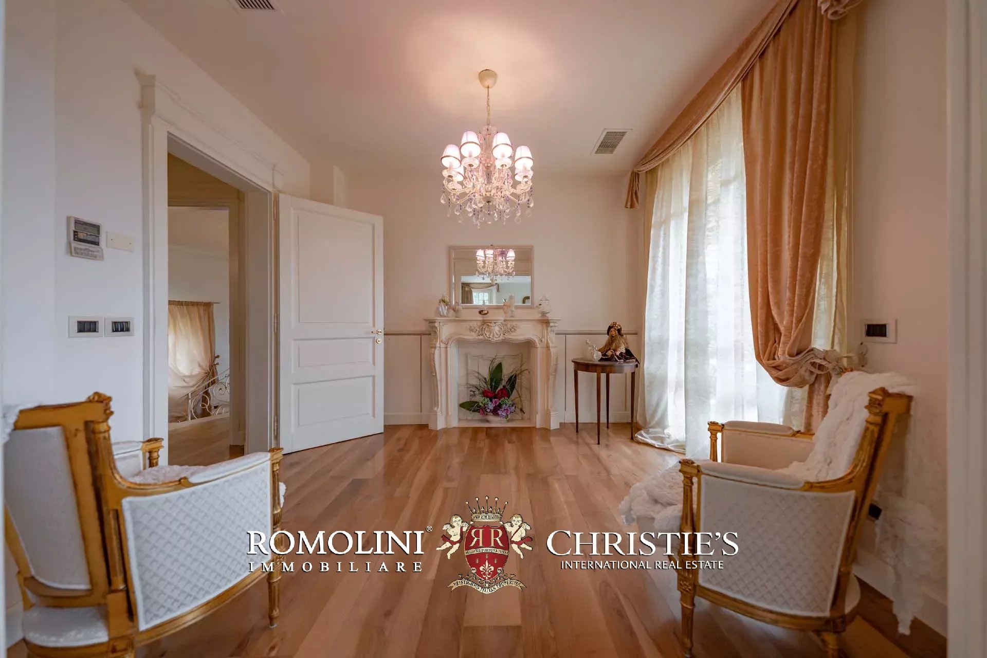 10 Bedroom Villa/Townhouse's Image 32