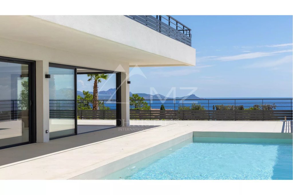 Villa for sale in Les Issambres — Luxury Sea-View Villa Les Issambres | Modern 7-Bed Family Estate