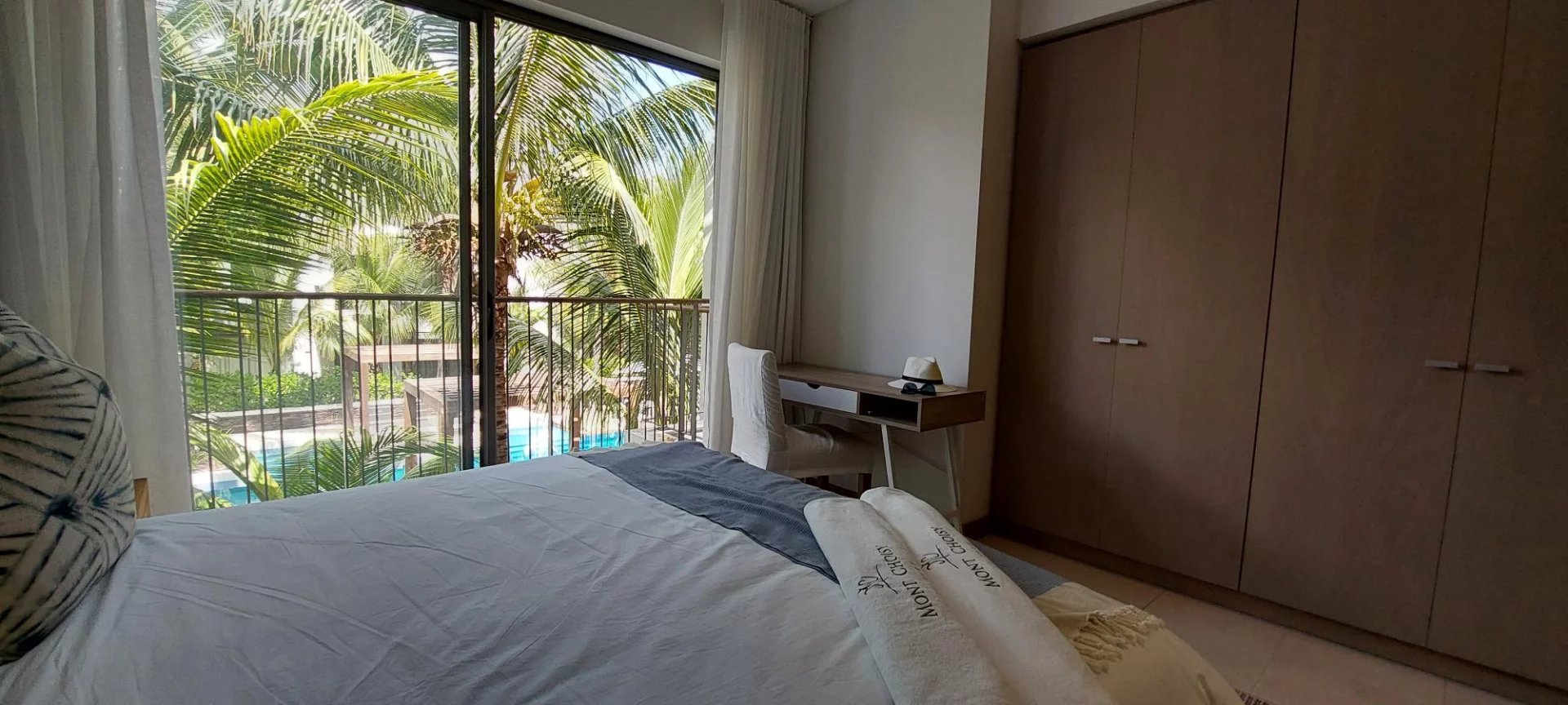 MONT CHOISY GOLF ESTATE- Beautiful upmarket apartment - 3 bedrooms - picture 13 title=
