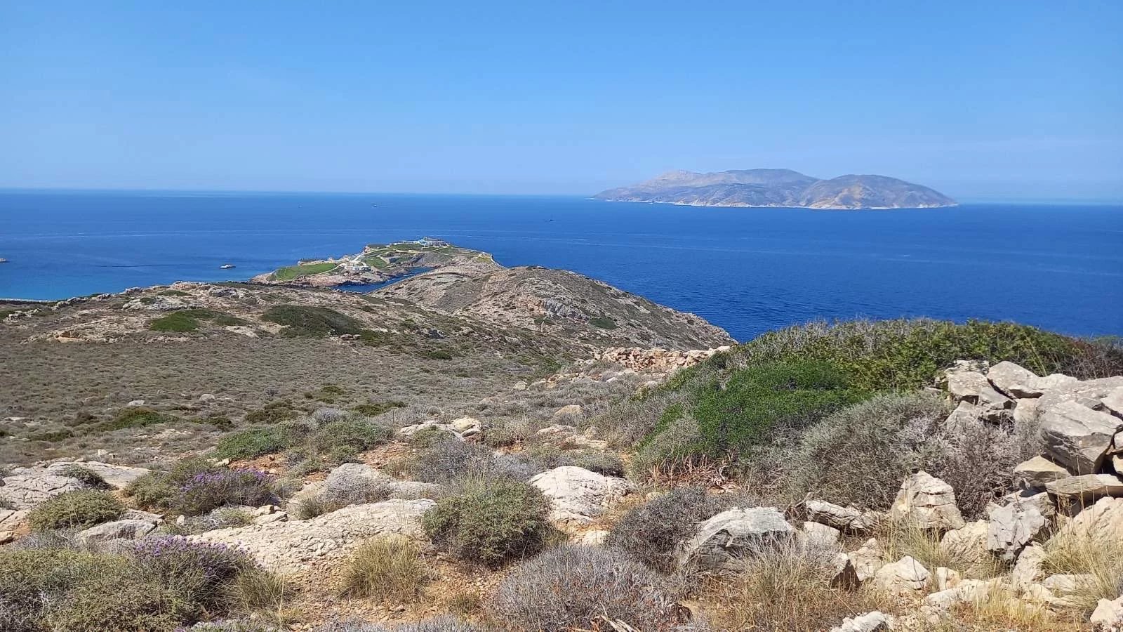 FOR SALE – INVESTMENT LAND WITH BUSINESS BUILDING RIGHTS NEAR THE PORT – IOS ISLAND
