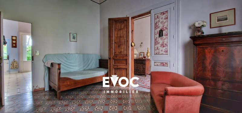 Photo 18 — Maison de maître XIXᵉ à vendre à Montbazin – 185 m², chai, piscine, jardin et dépendances