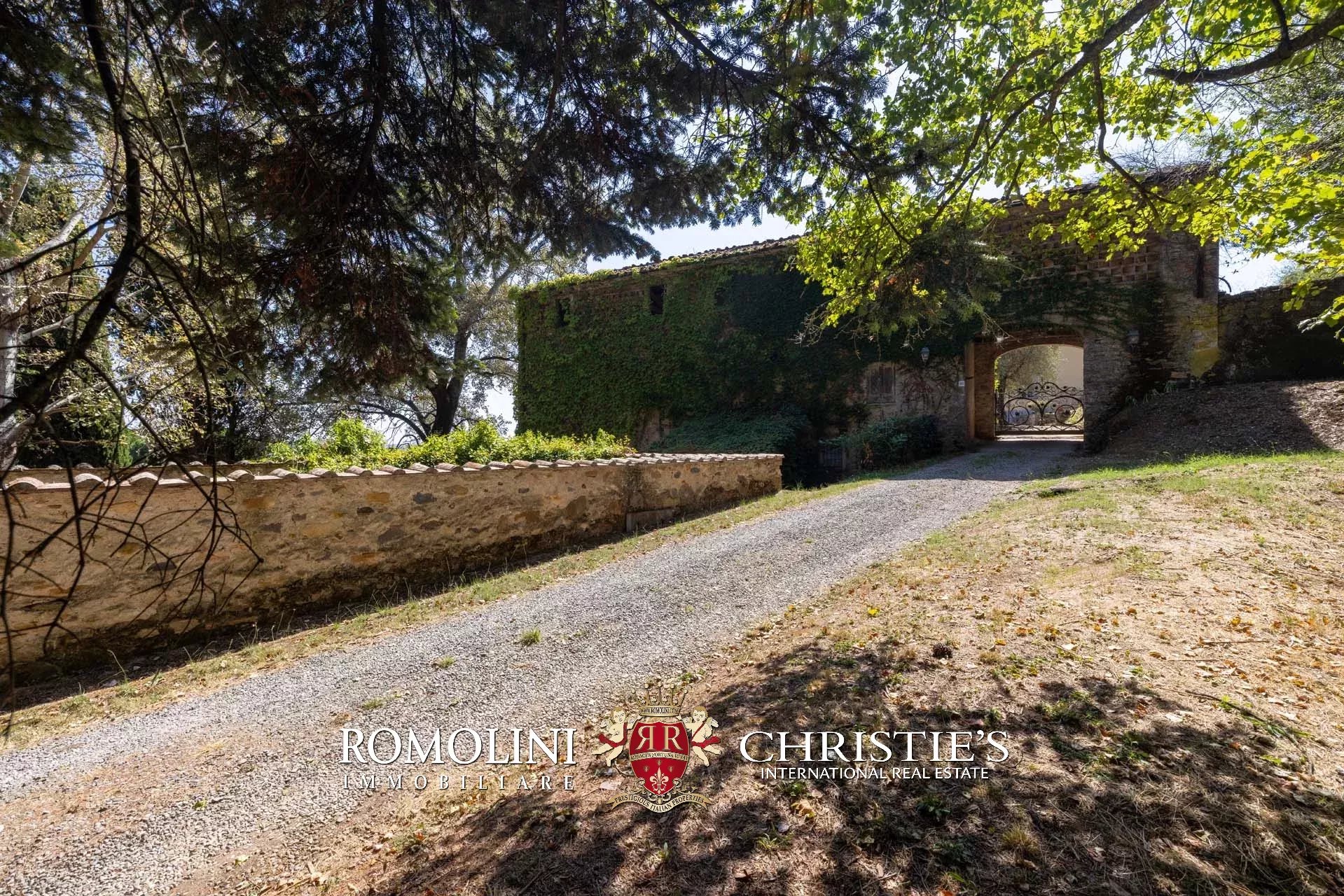 6 Bedroom Villa/Townhouse's Image 17