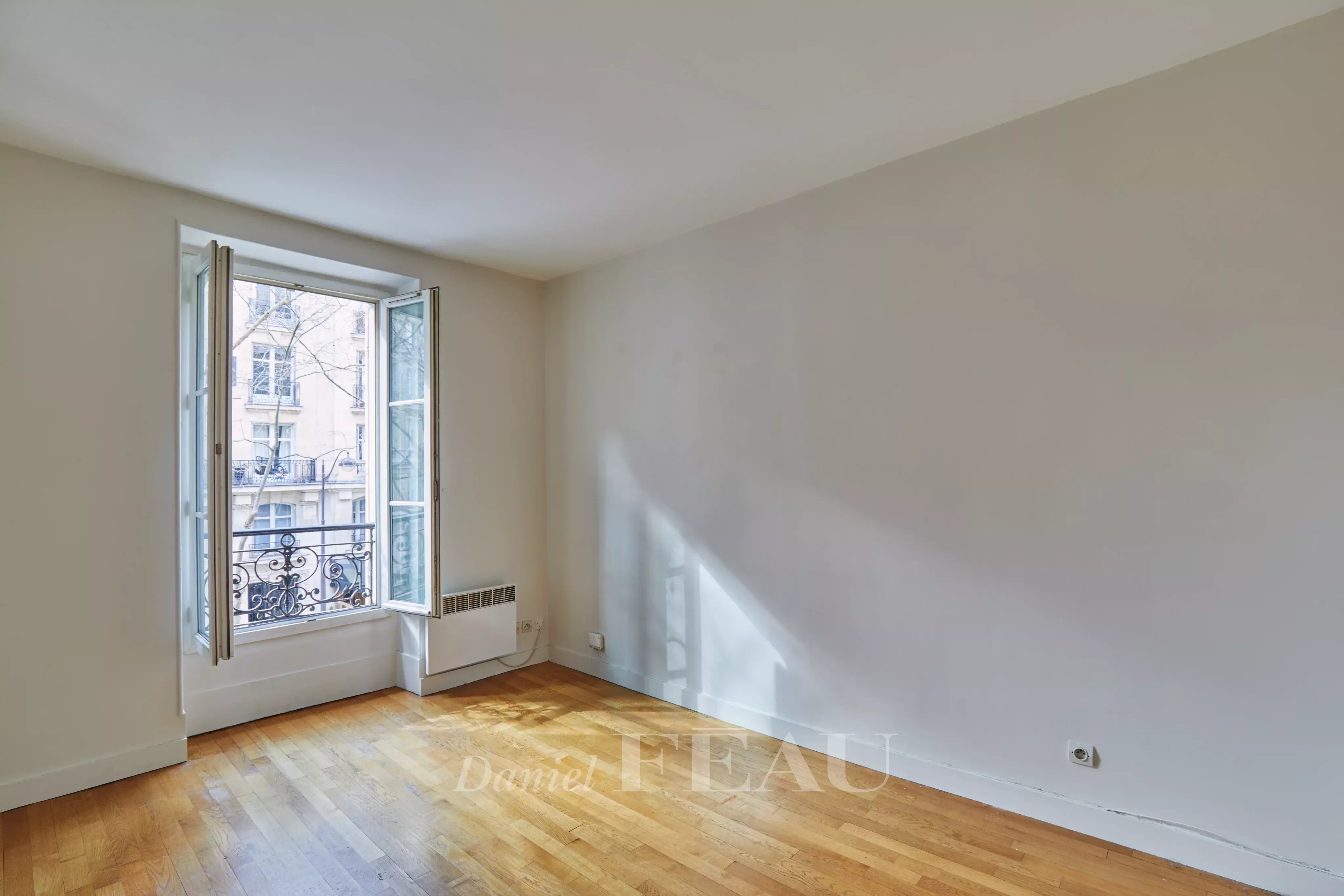 Sale Apartment Paris 7th