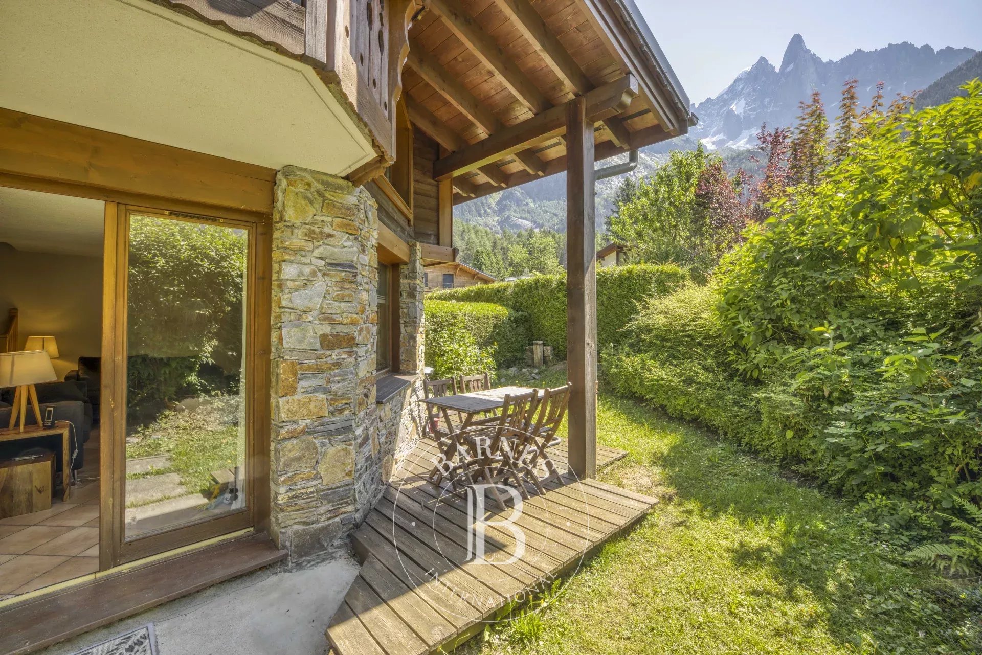 BARNES CHAMONIX EXCLUSIVITE - LES BOIS - VUE MONT-BLANC - APPARTEMENT DUPLEX REZ-DE-JARDIN - 3 CHAMBRES