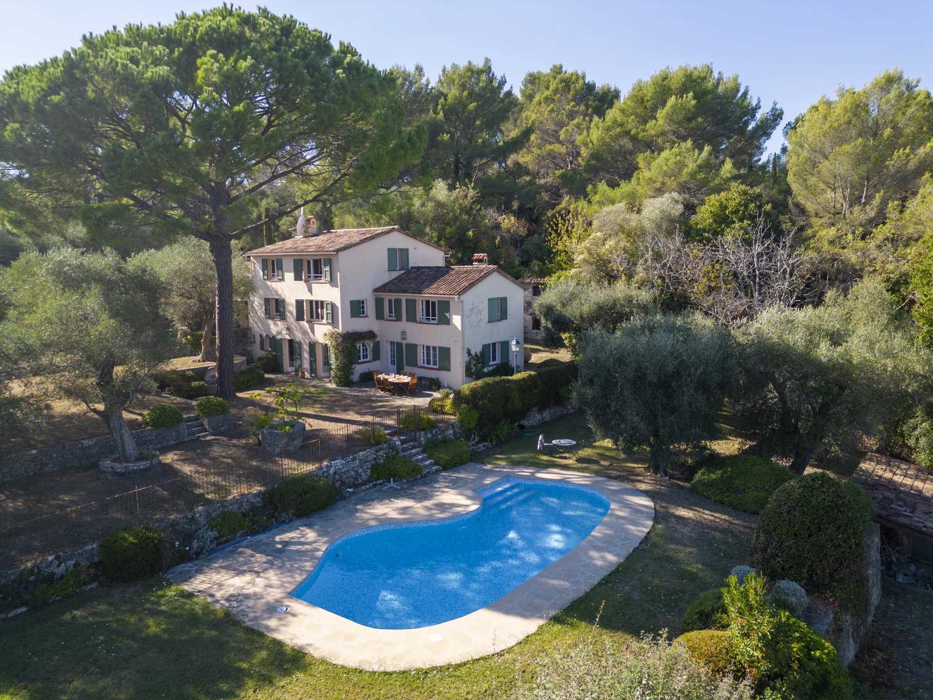 Beautiful house with swimming pool and large grounds - Grasse St Jacques Beautiful house with swimming pool and large grounds - Grasse St Jacques