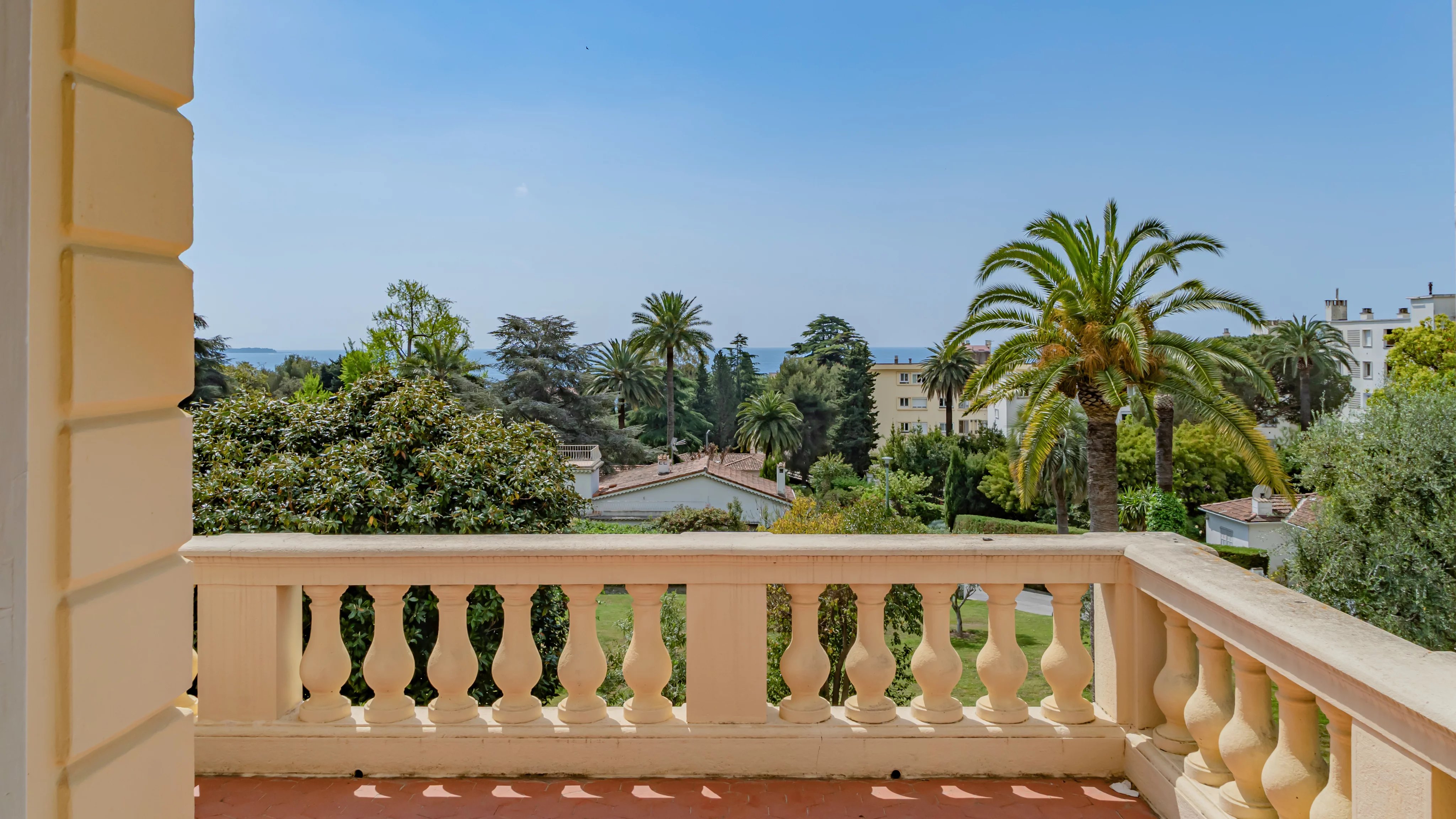 Appartement bourgeois de 127 m² avec Terrasses – Croix des Gardes proche plages