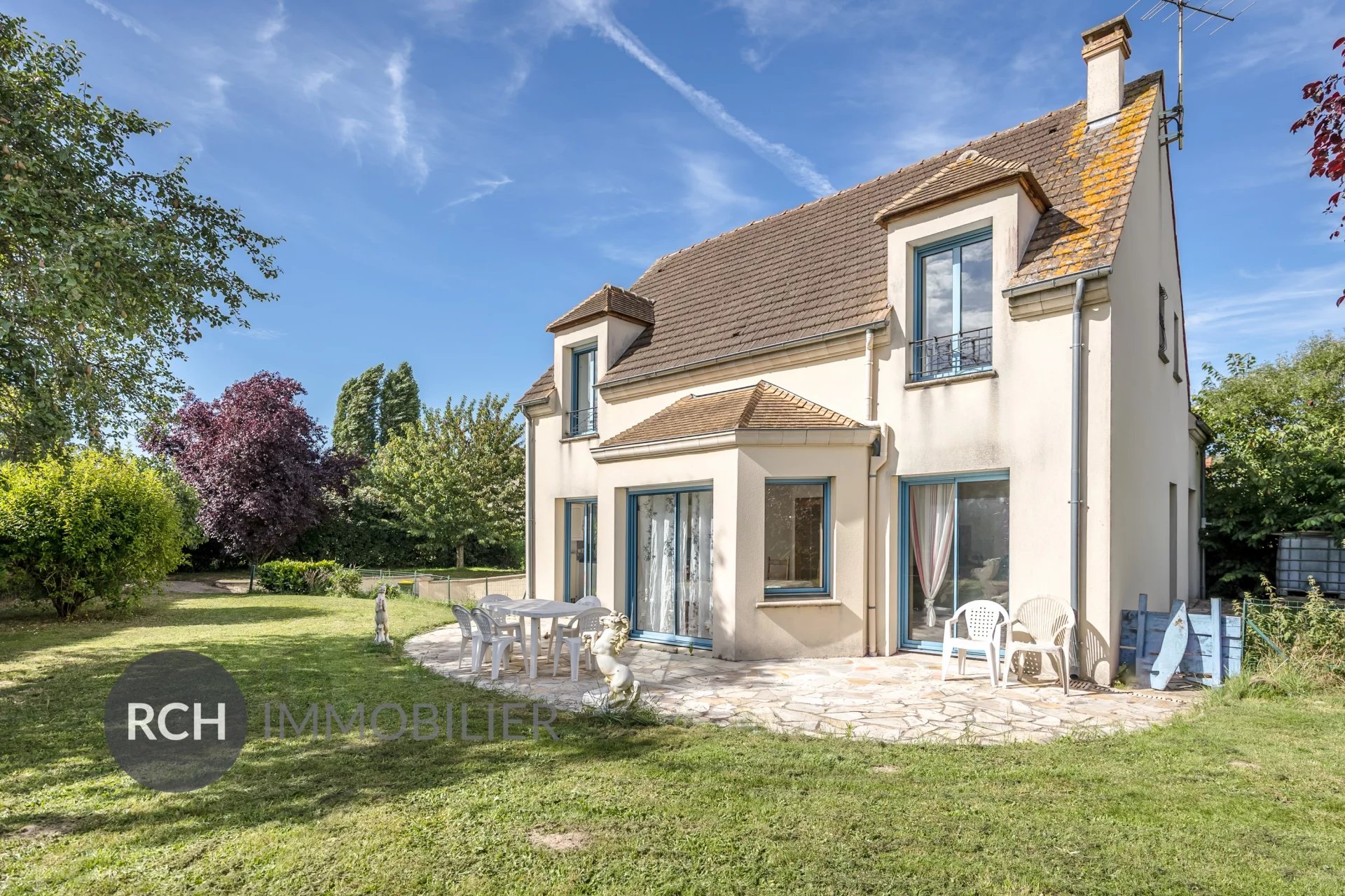 Limitrophe Montfort-l'Amaury - Maison familiale idéalement située