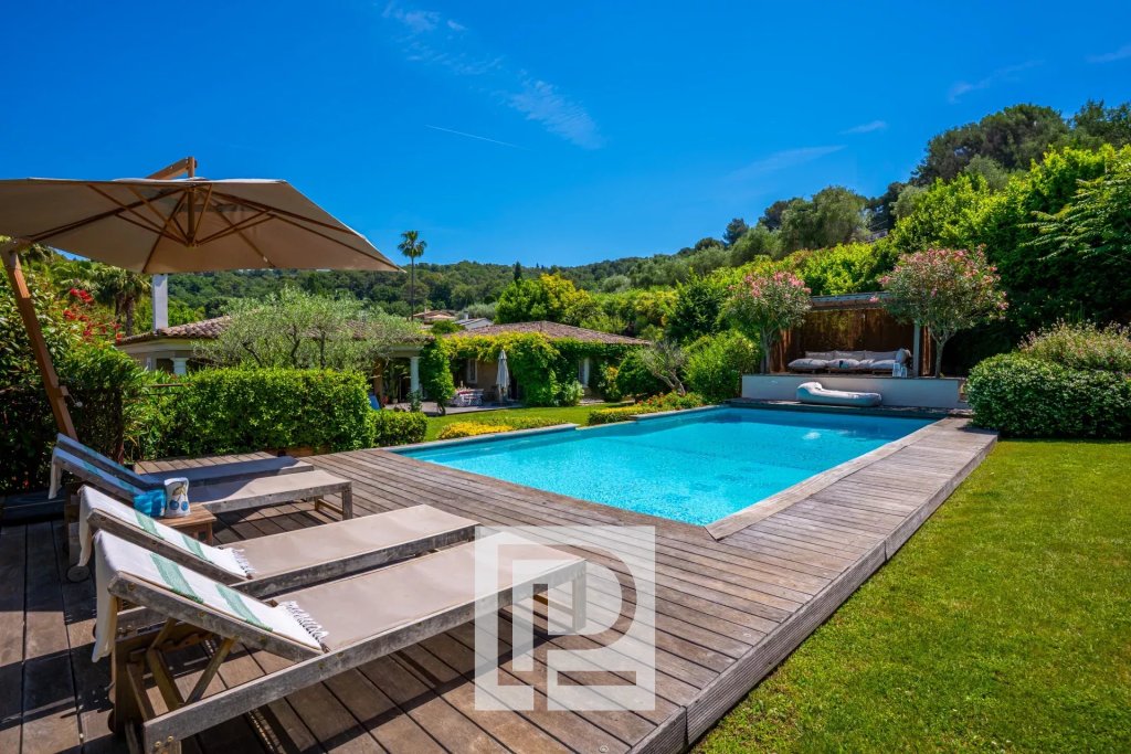 Villa for sale in Mougins — Luxury Provencal Villa for Sale in Mougins with Pool