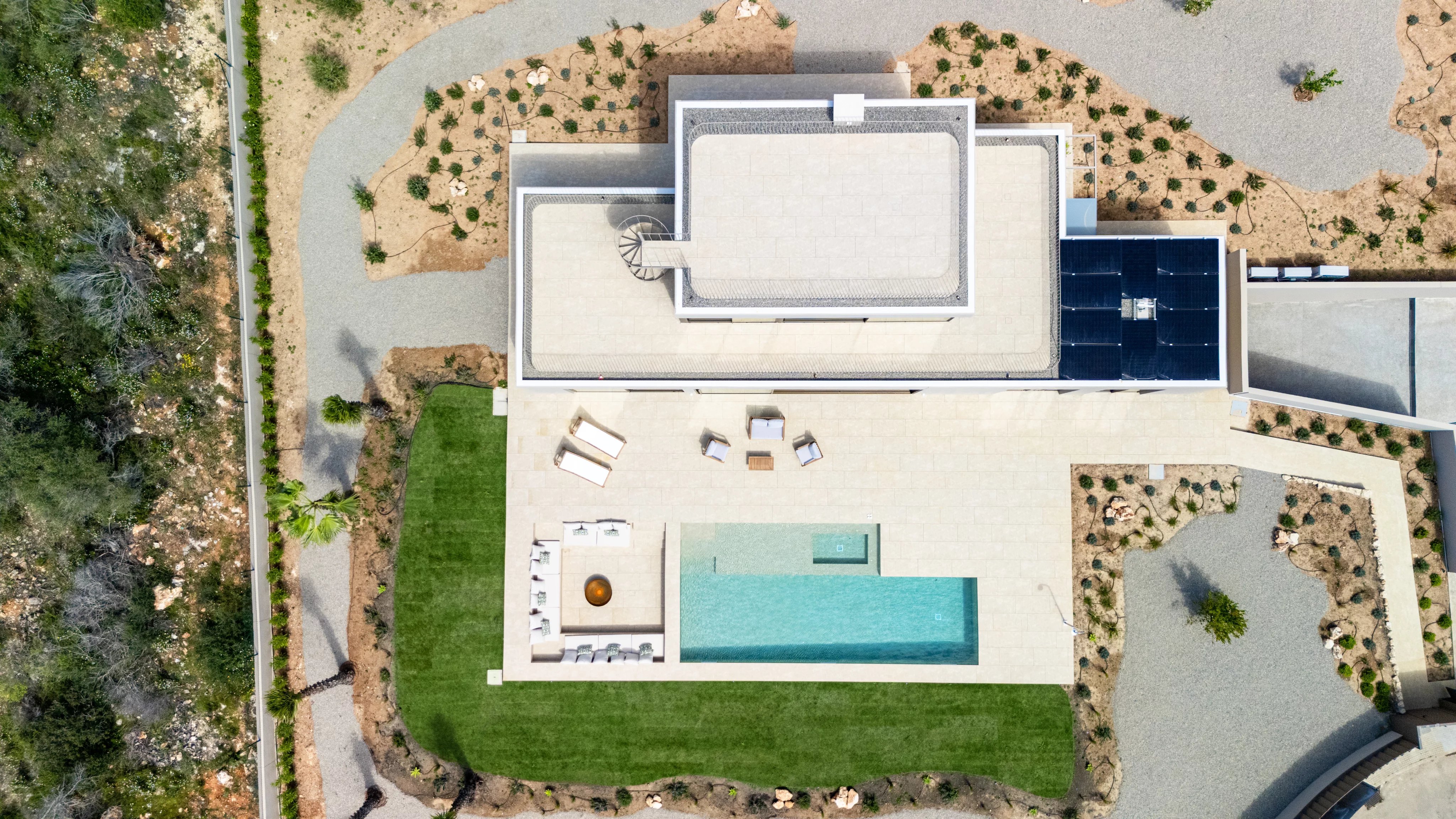 Villa élégante sur un vaste terrain avec piscine et espaces détente