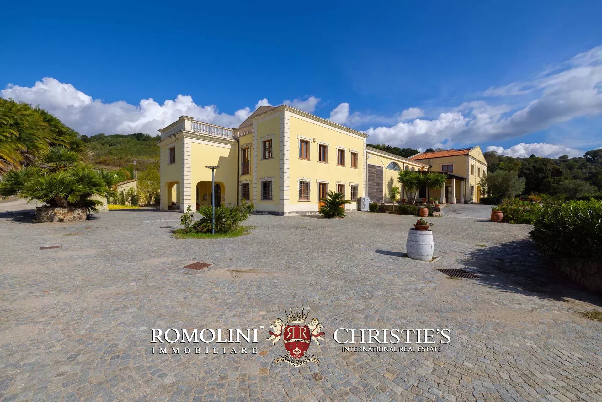 7 Bedroom Villa/Townhouse's Image 36