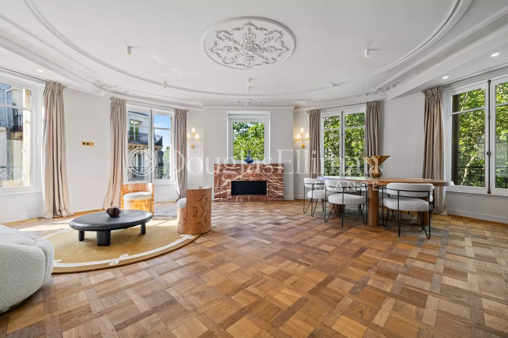 PARIS 7e – SAINT-GERMAIN / PLACE DU PALAIS-BOURBON – Appartement de réception – 125 m² – 4ème étage avec ascenseur - Image nᵒ2