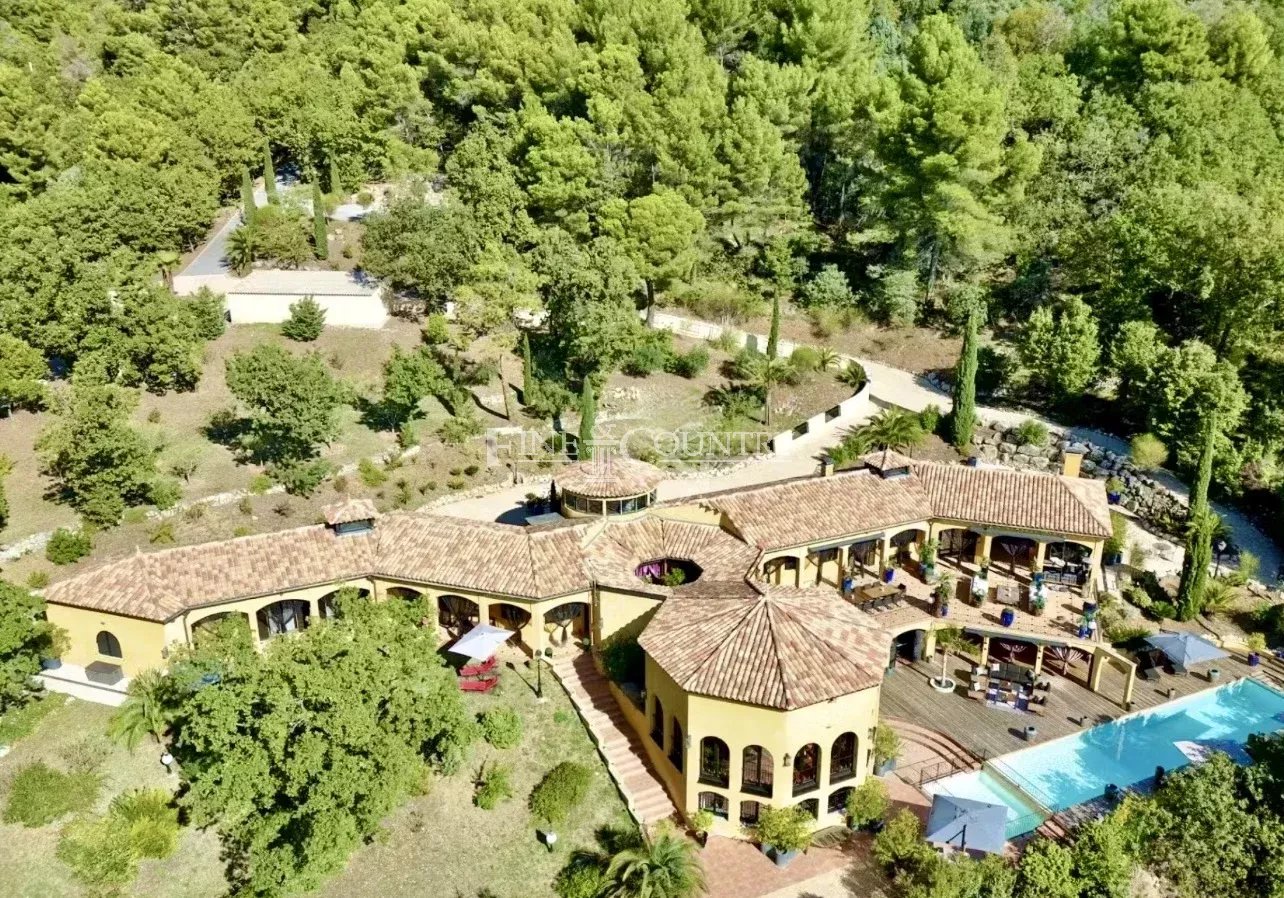Unique Villa for Sale in Bargemon