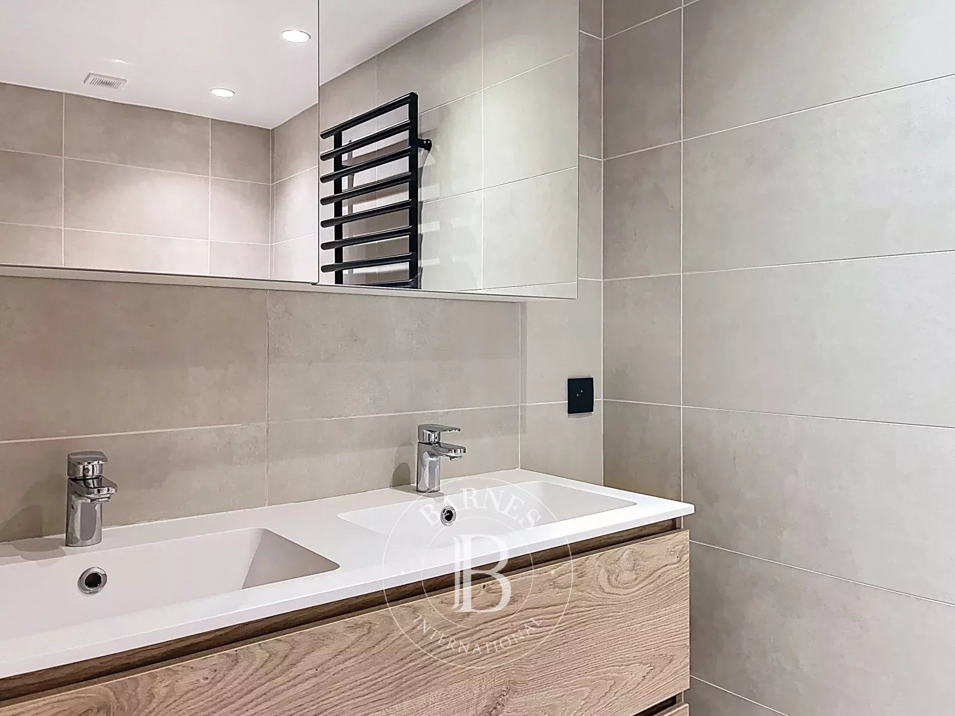 In the heart of Brussels - Furnished 3bedroom apartment