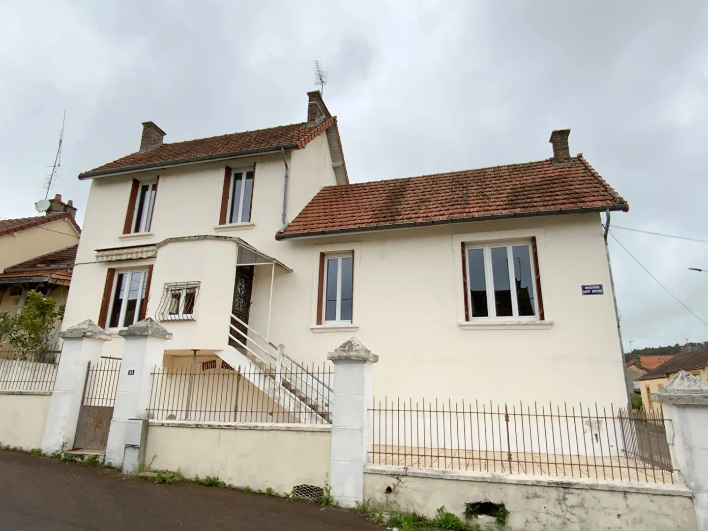 LE CREUSOT - PROCHE TOUTE COMMODITÉ