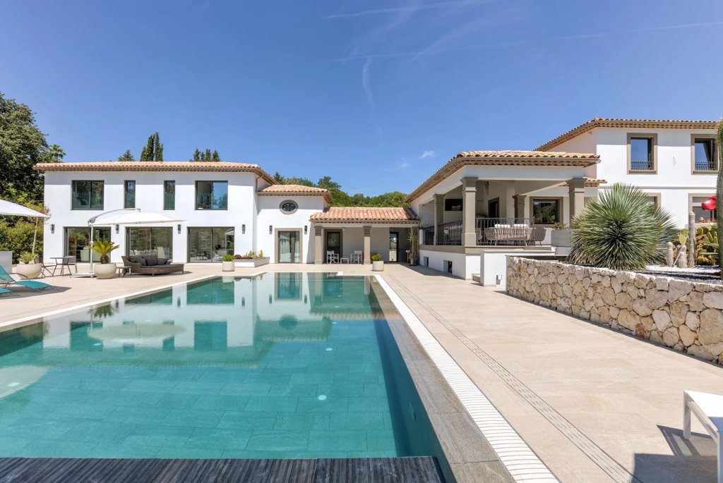 Villa for sale in Chateauneuf de Grasse — Luxury Family Estate Châteauneuf-Grasse | 9-Bedroom Legacy Villa