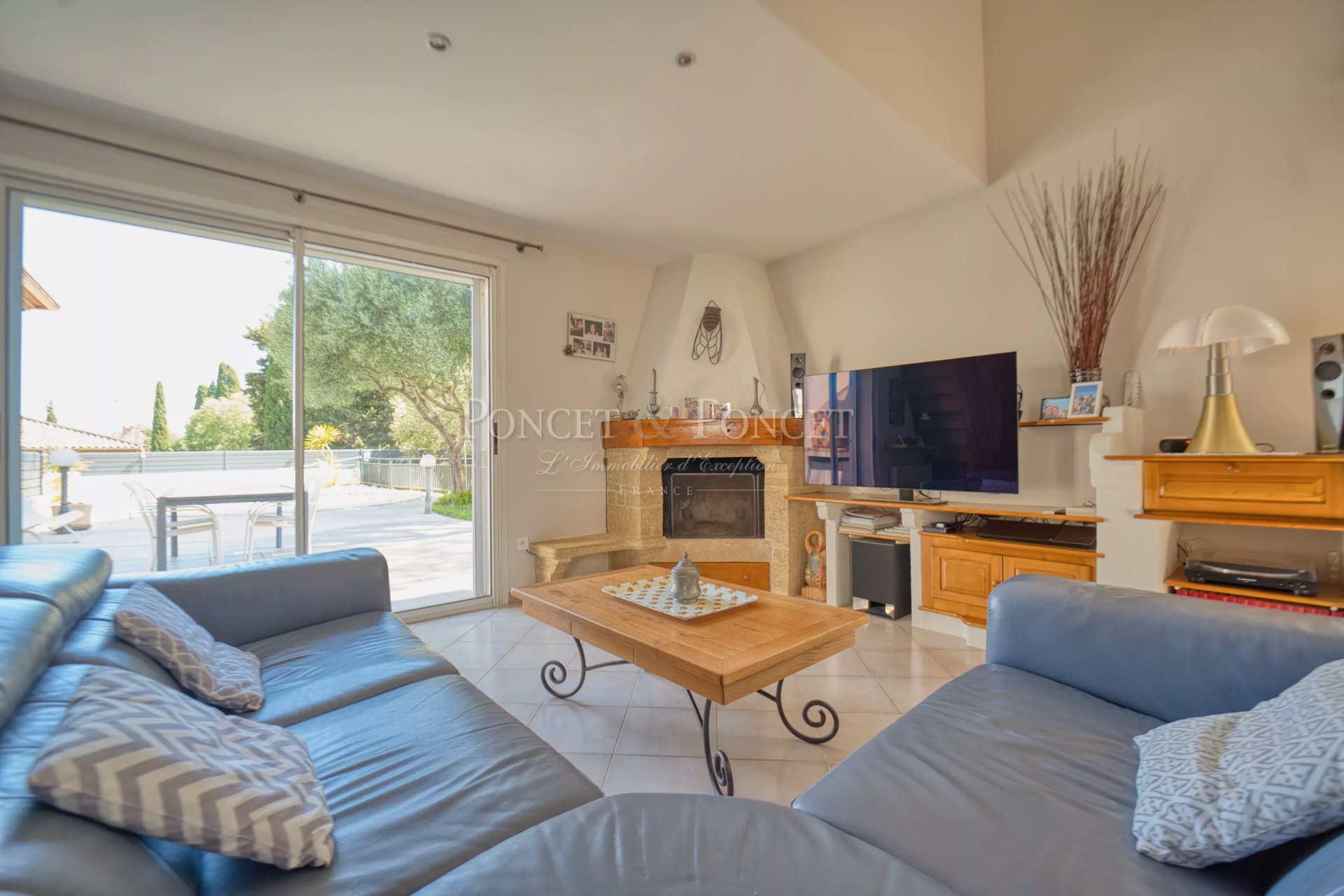 4 Bedroom Villa/Townhouse's Image 3