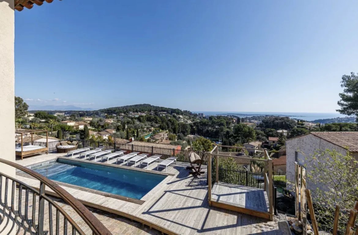SOUS VALEUR HAUTEUR DE GOLFE-JUAN VILLA VUE MER PANORAMIQUE