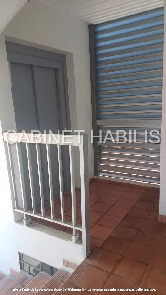 À LOUER    LOCAL PROFESSIONNEL D'ENVIRON 92.28 m2  - SAINT-D