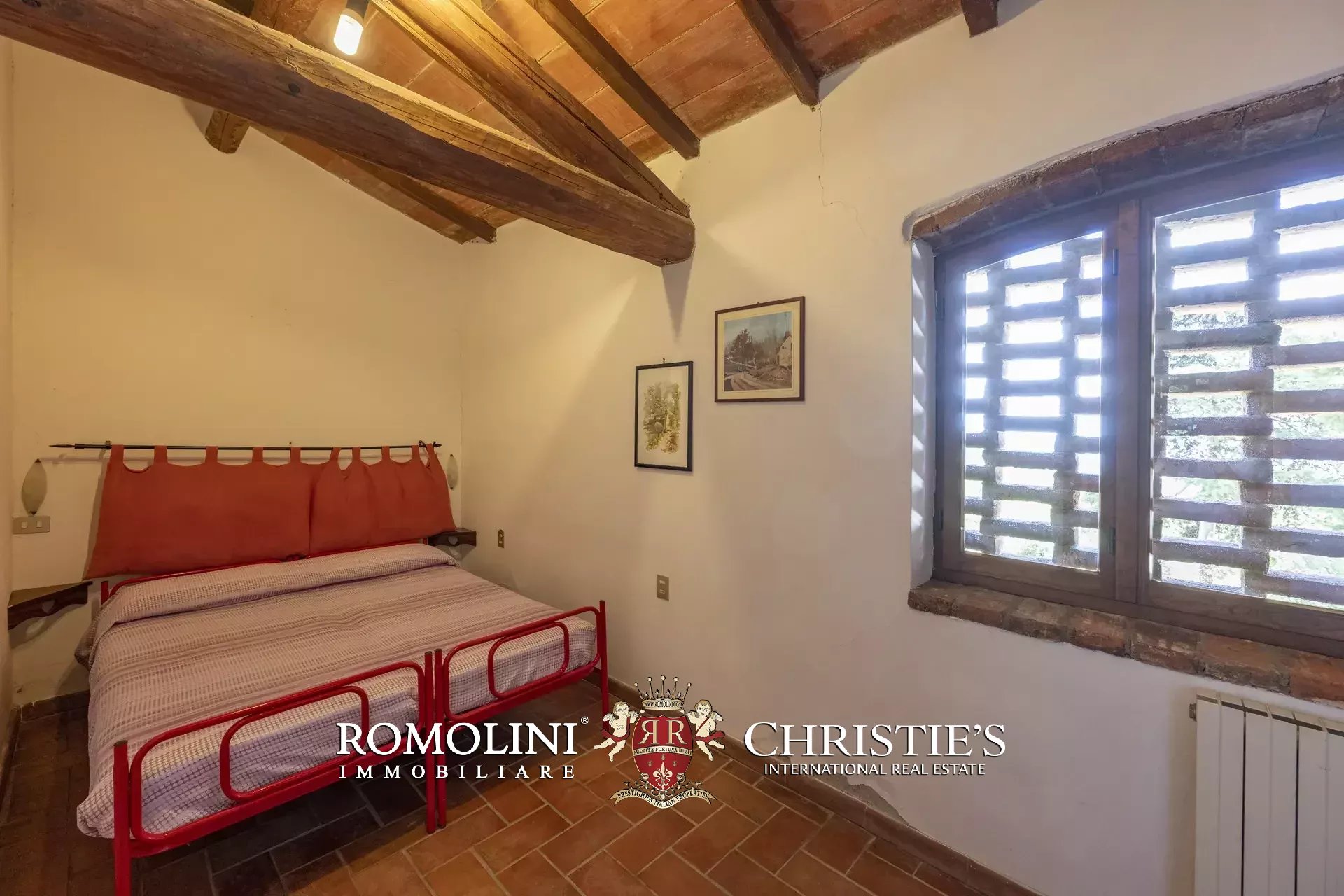 101-HA ESTATE WITH NATURAL SPRINGS FOR SALE BETWEEN AREZZO AND FLORENCE