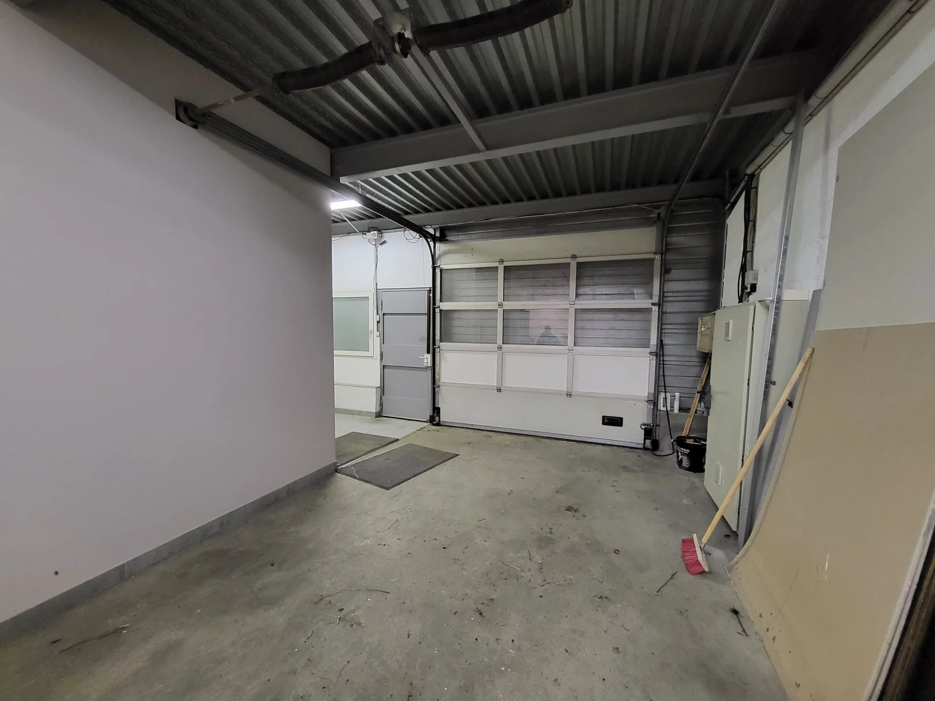 lOCAL PROFESSIONNEL ET BUREAUX - Photo 2