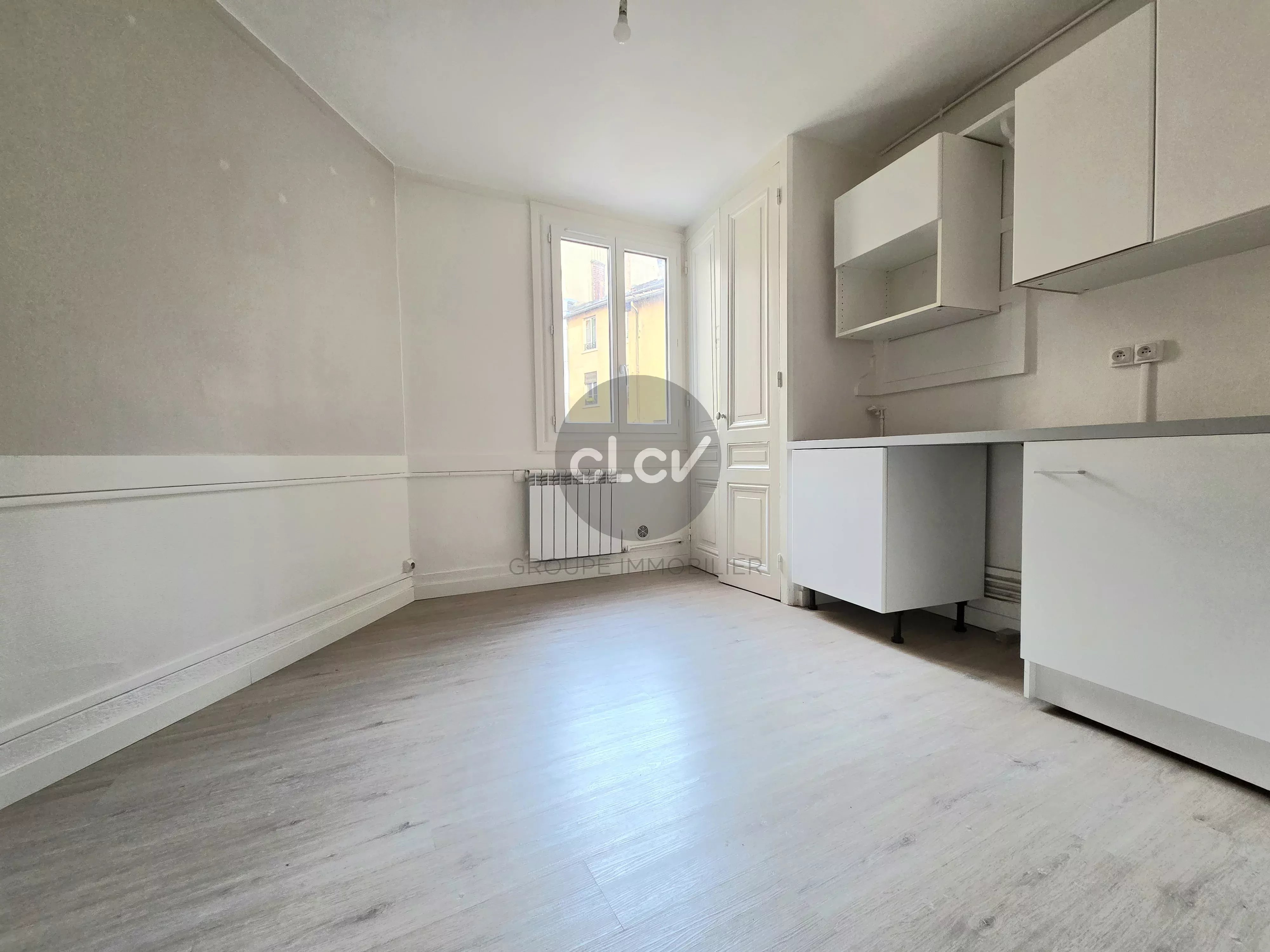 PLACE JEAN-MACE: T1 AU CALME