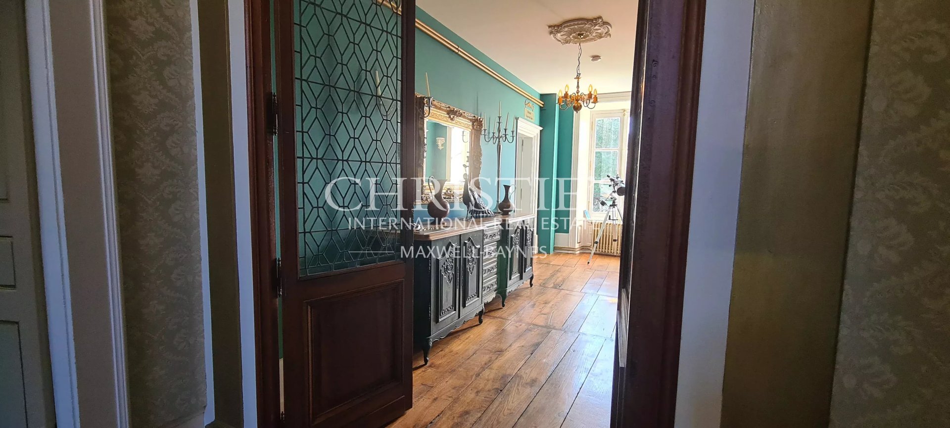 10 Bedroom Chateau's Image 36