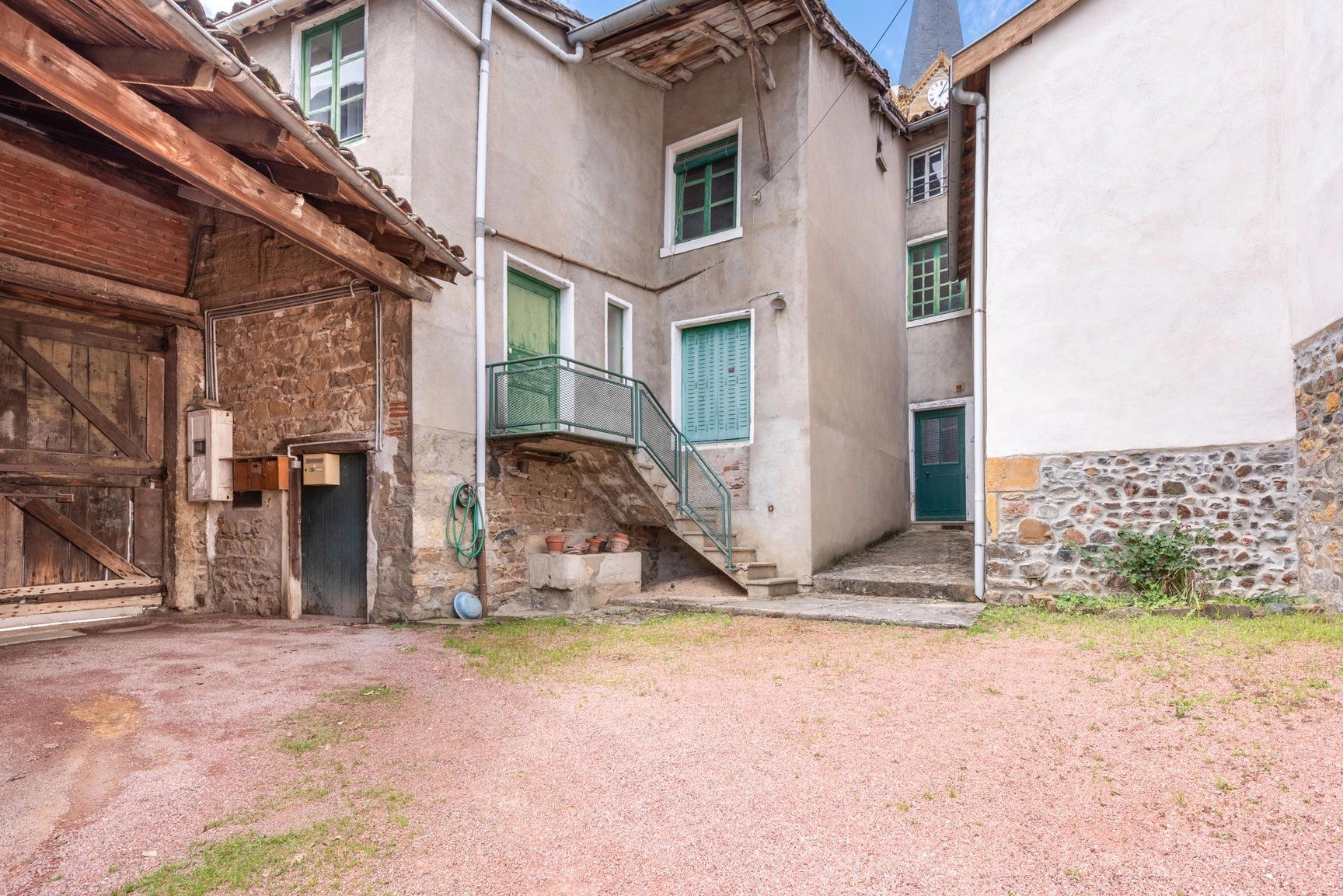 Immeuble village fort potentiel avec travaux